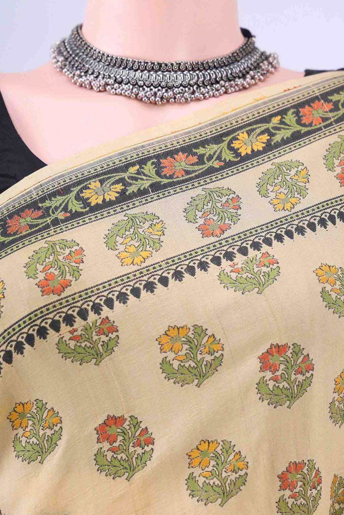 Border image of Cream Banarasi Saree with Thread Butta on the body and Thread Border