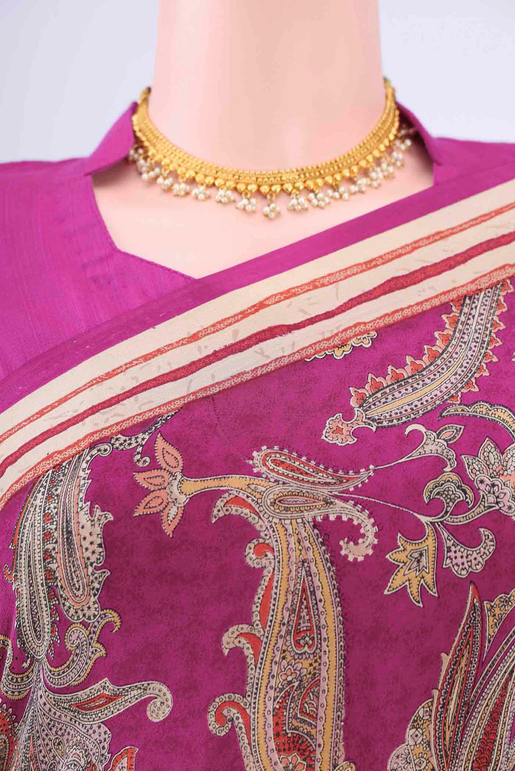 Border image of Magenta Mysore Crepe Saree with Printed design on the body and Plain Border
