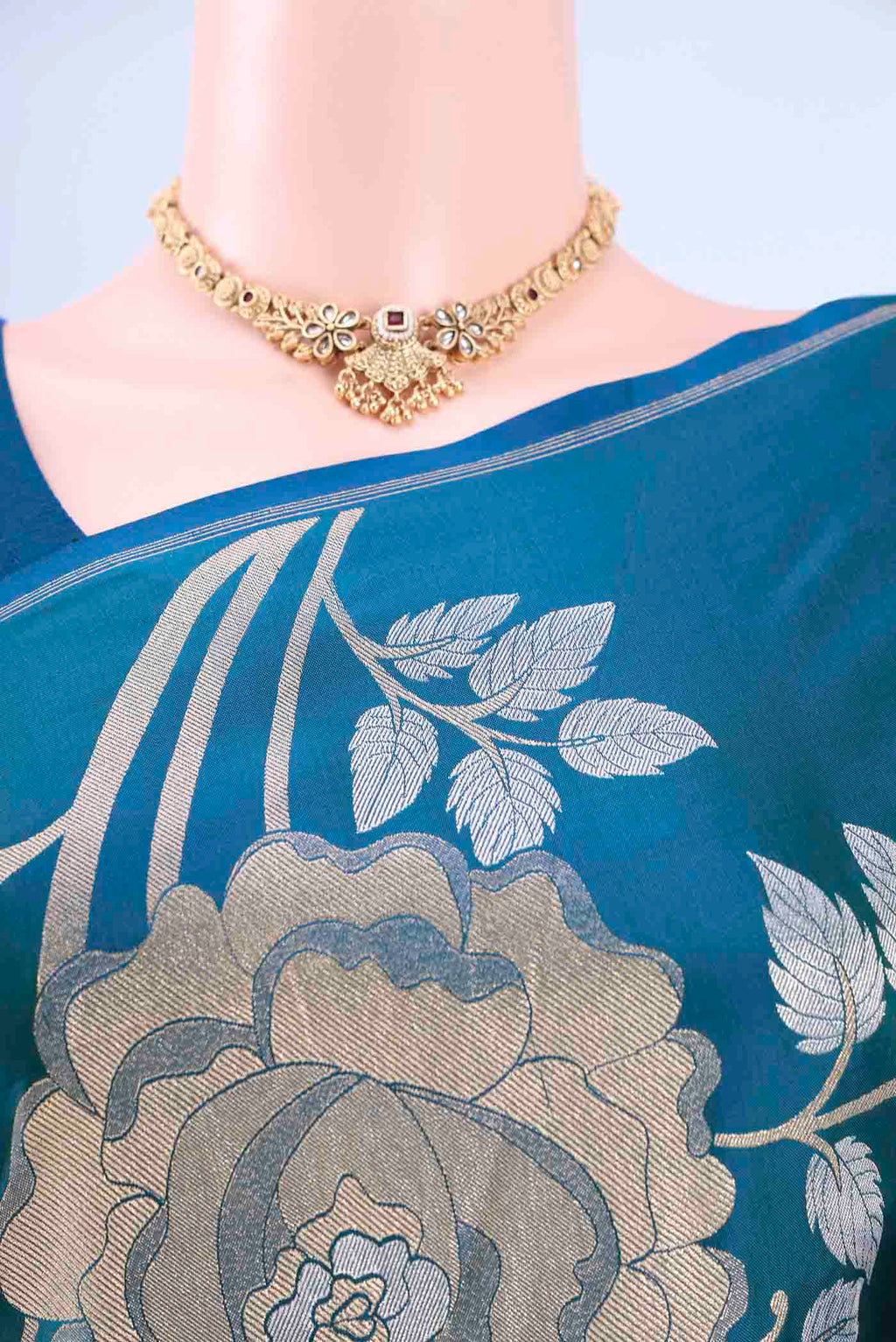Border image of Blue Banarasi Silk Saree with Zari Butta on the body and Zari Border