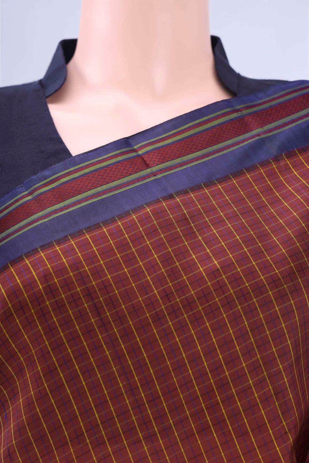 Border image of Maroon Kanchipuram Saree with Checked design on the body and Thread Border
