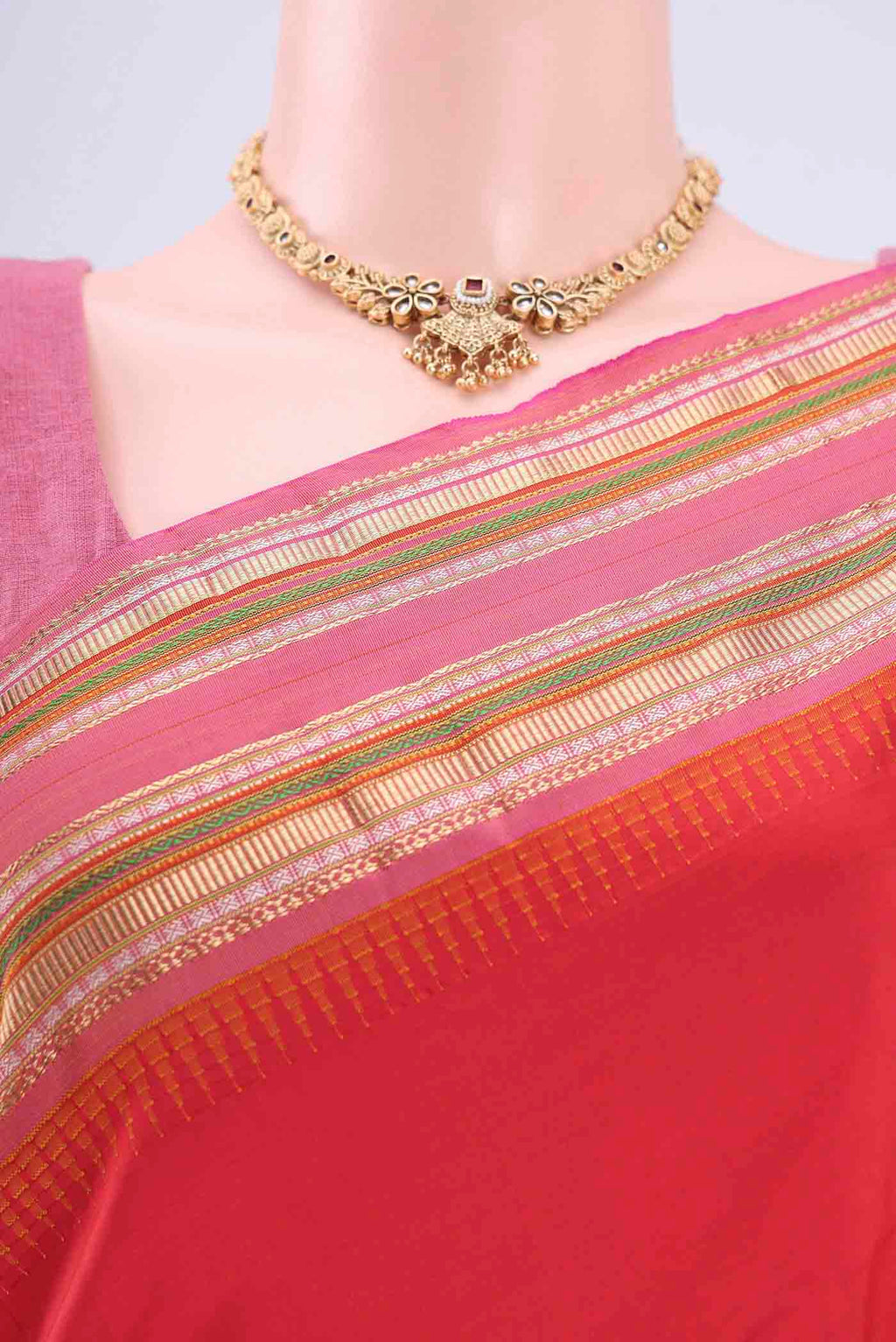 Border image of Red Bangalore Silk - kadyal Saree with Plain Body and Zari Border