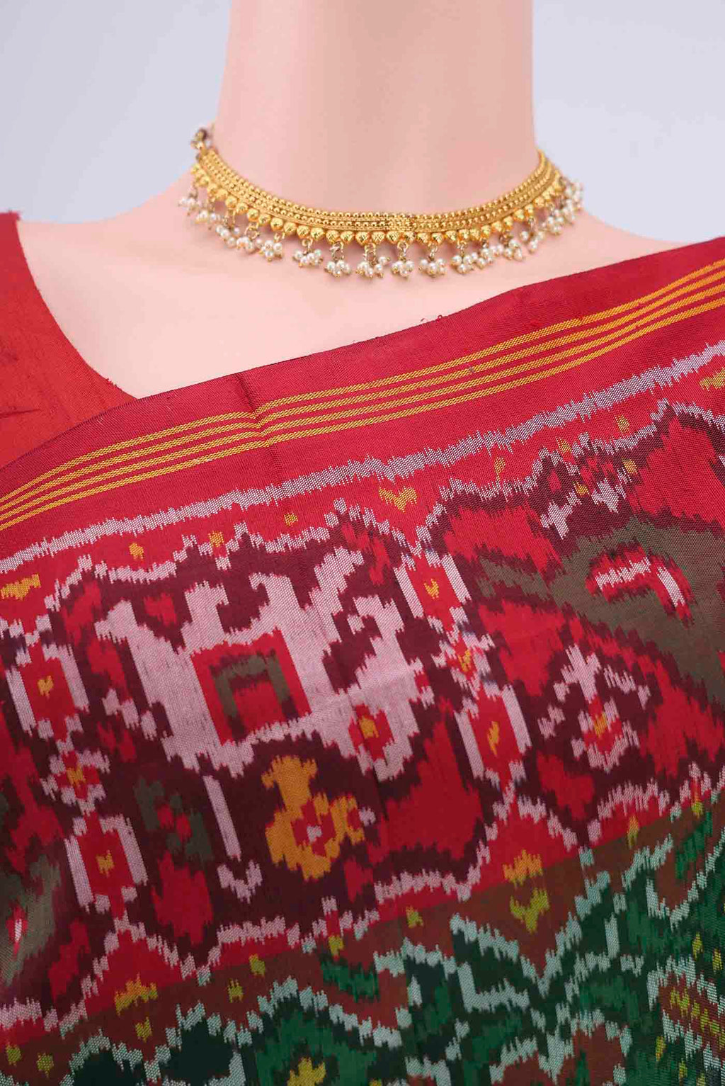Border image of Bottle Green Pochampally Silk Saree with Ikat design on the body and Zari Border