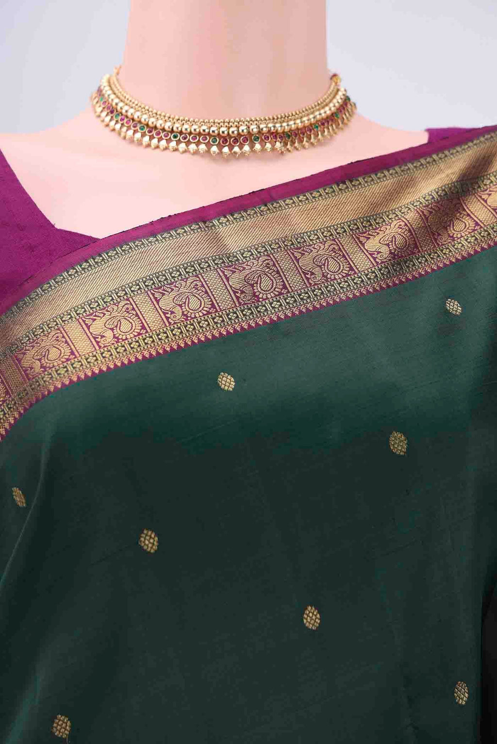 Border image of Bottle Green Dual Tone Kanchipuram Saree with Zari Butta on the body and Zari Border