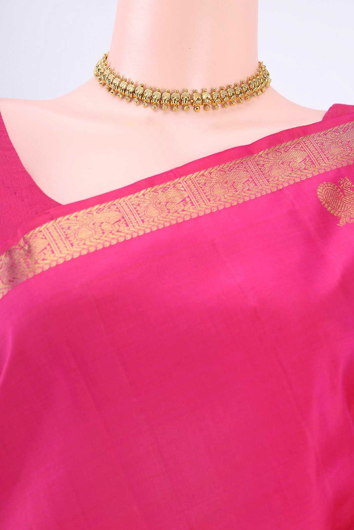 Border image of Pure Silk Pure Zari Rani Pink Kanchipuram Saree with Zari Butta on the body and Zari Border