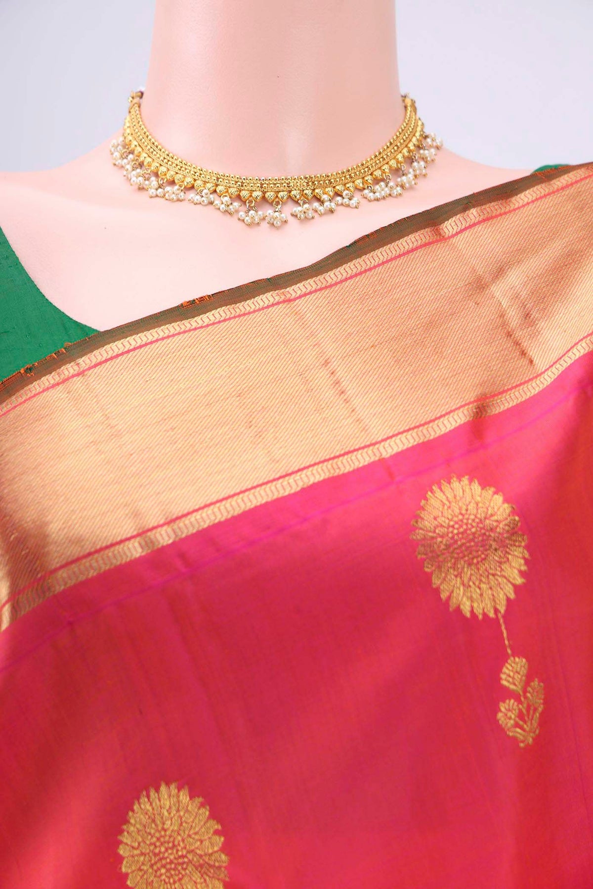 Border image of Pink Kanchipuram Silk Saree with Zari Butta on the body and Zari Border