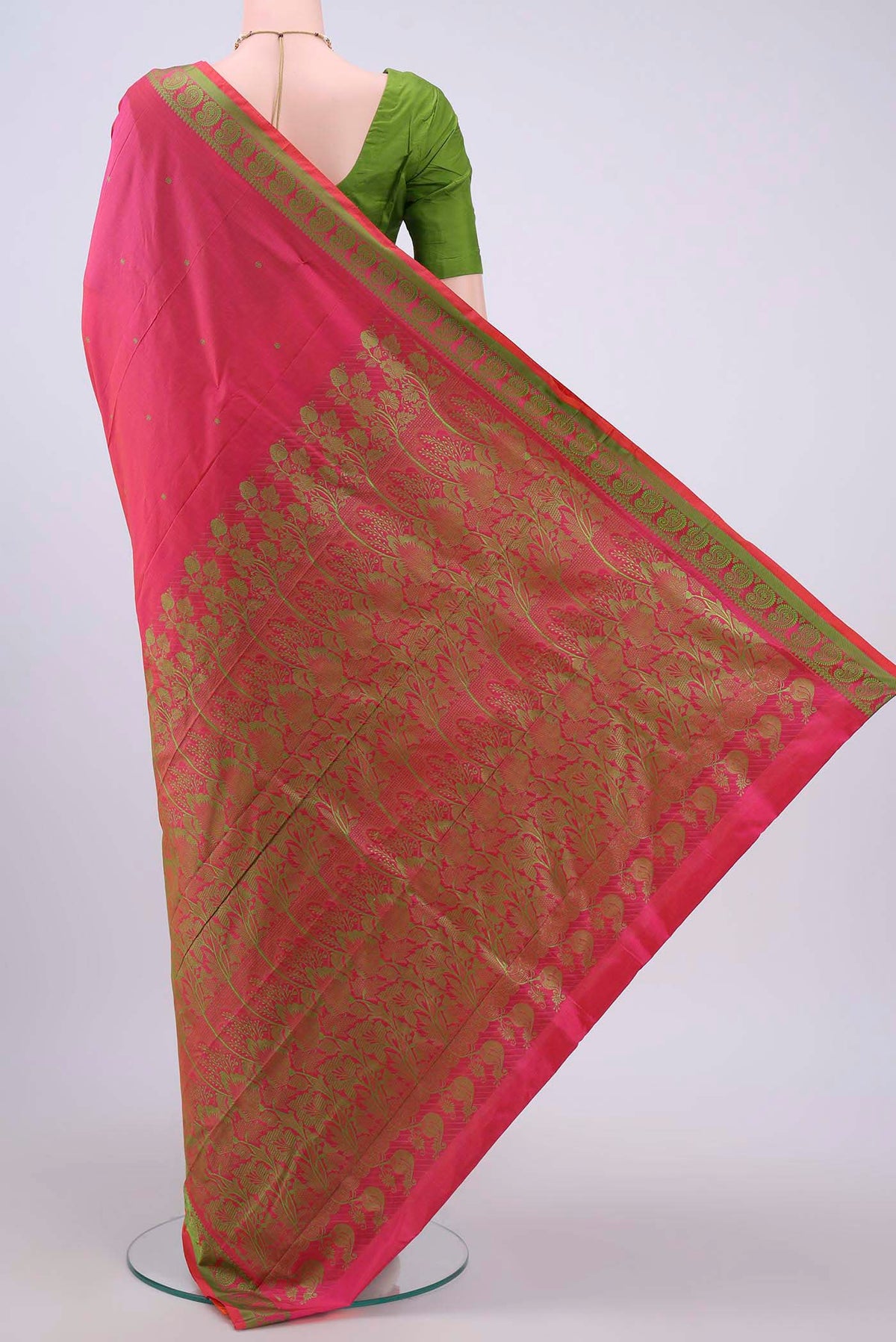 Flat view of Dark Pink Kanchipuram Silk Saree with Thread Butta on the body and Thread Border