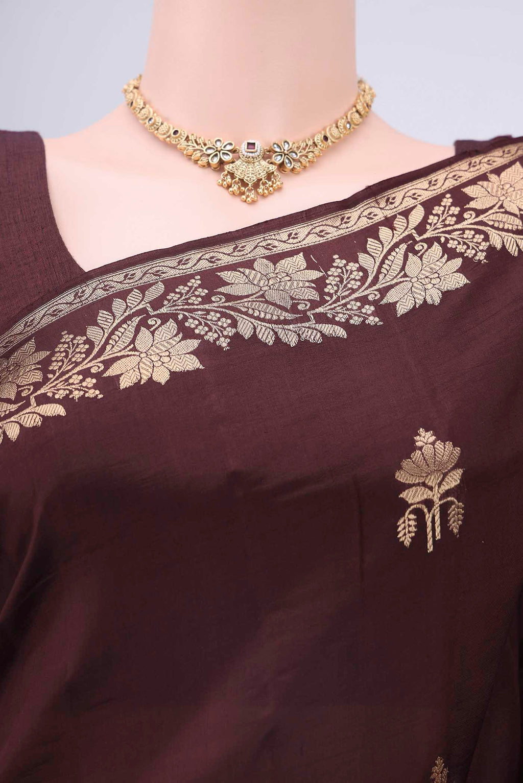 Border image of Brown Dual Tone Banarasi Katan Silk Saree with Zari Butta on the body and Plain Border