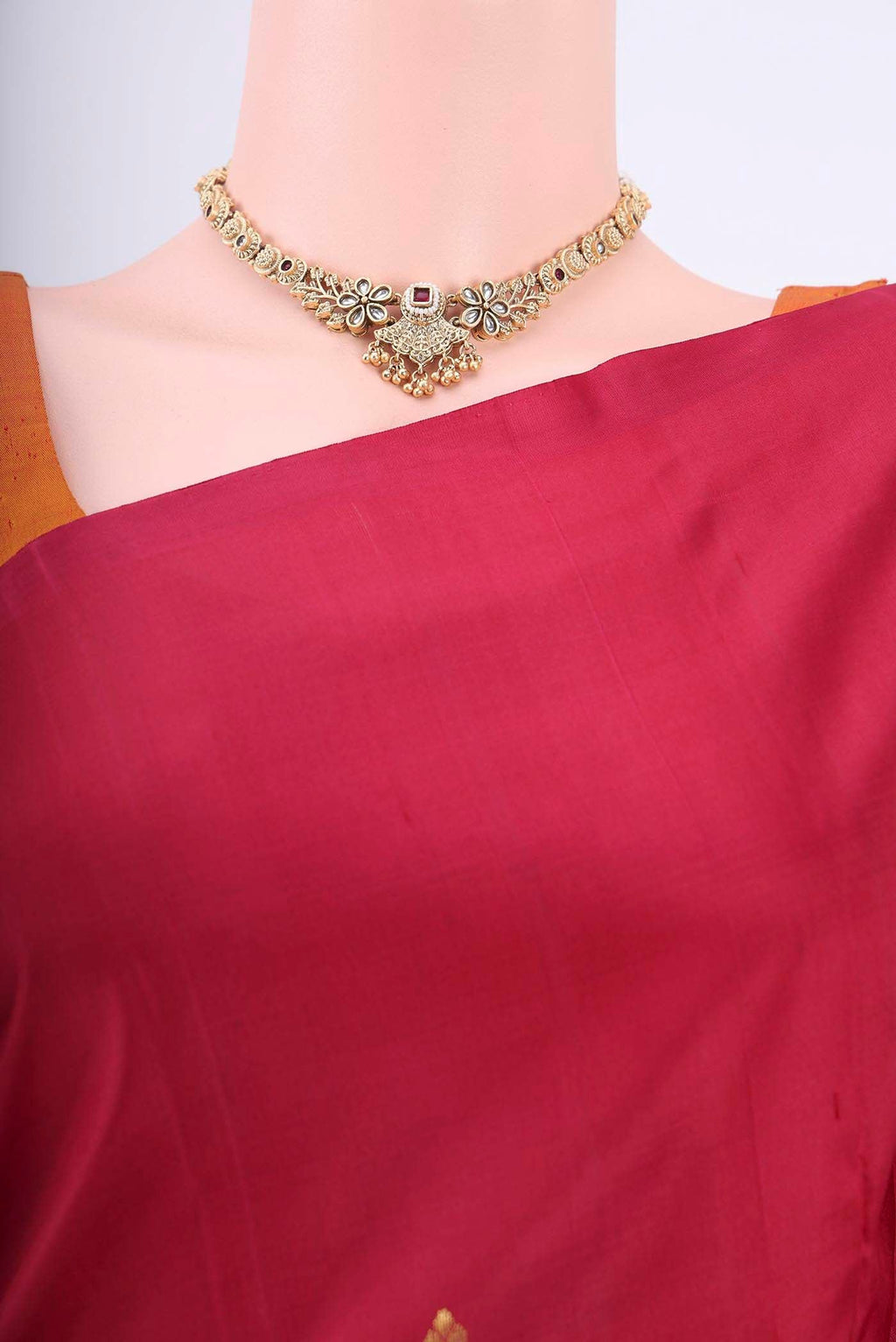 Border image of Maroon Kanchipuram Silk Saree with Zari Butta on the body and One Side Border