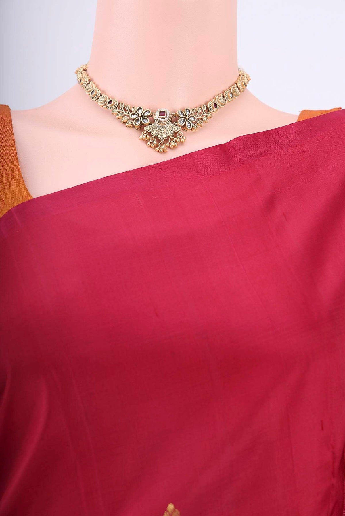Border image of Maroon Kanchipuram Silk Saree with Zari Butta on the body and One Side Border