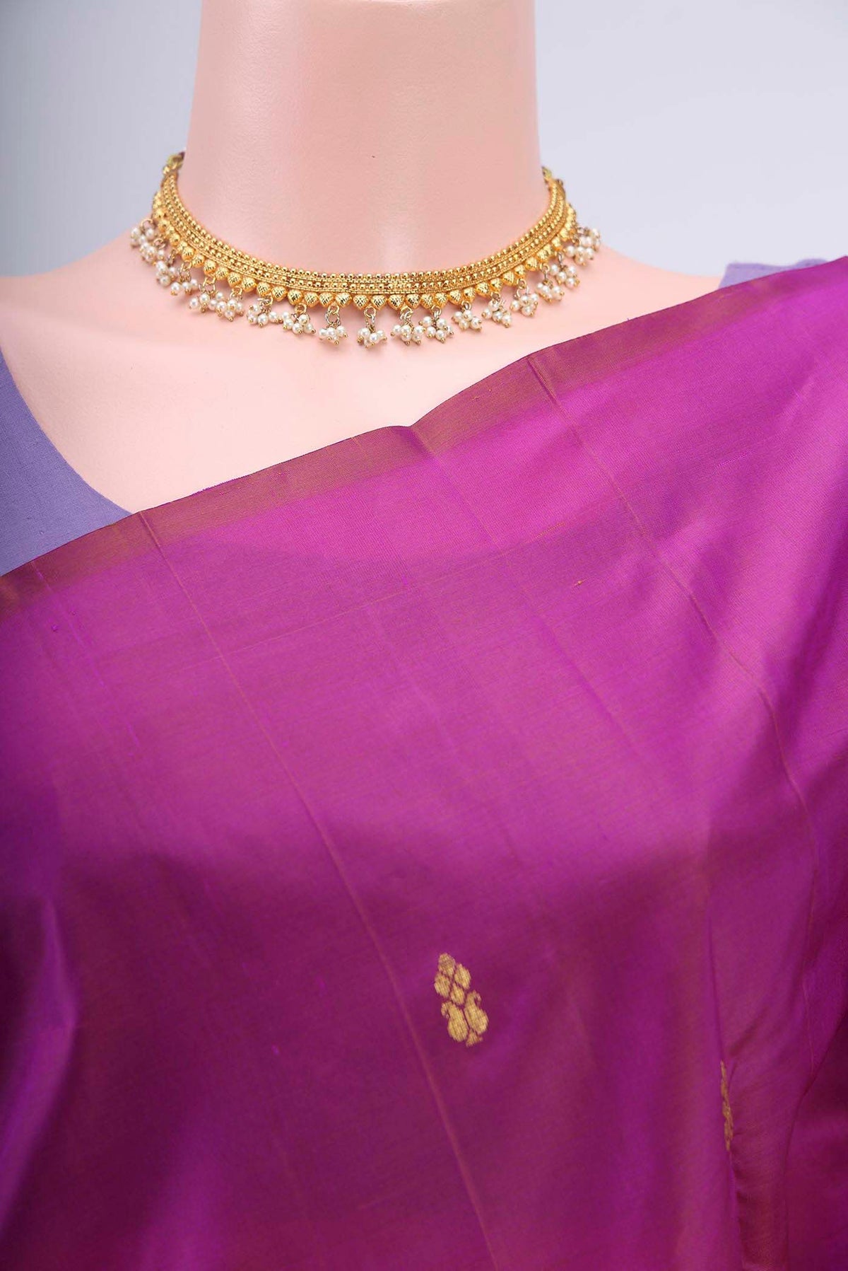 Border image of Pink Kanchipuram Silk Saree with Zari Butta on the body and One Side Border