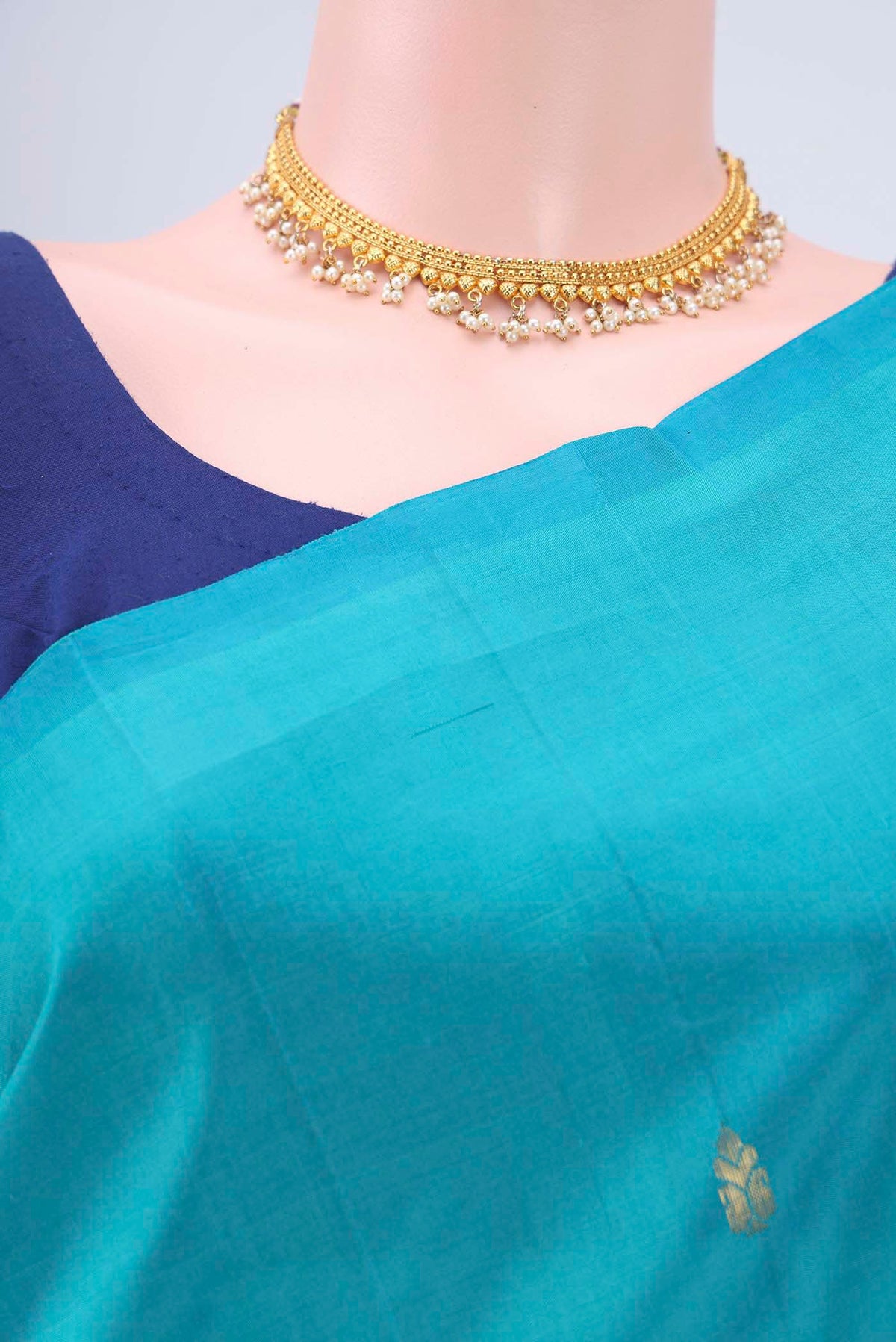 Border image of Turquoise Kanchipuram Silk Saree with Zari Butta on the body and One Side Border