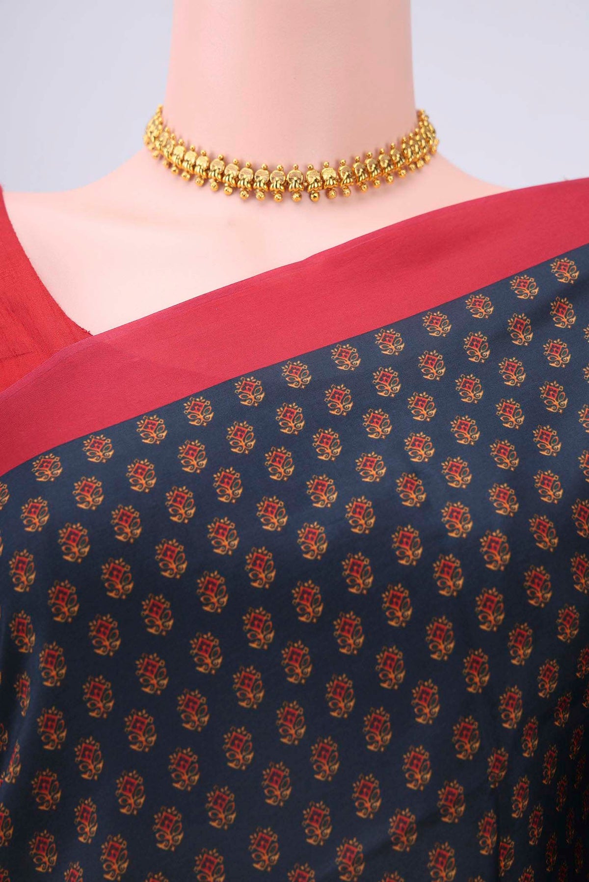 Border image of Navy Blue Printed Silk Saree with Printed design on the body and Lace Border