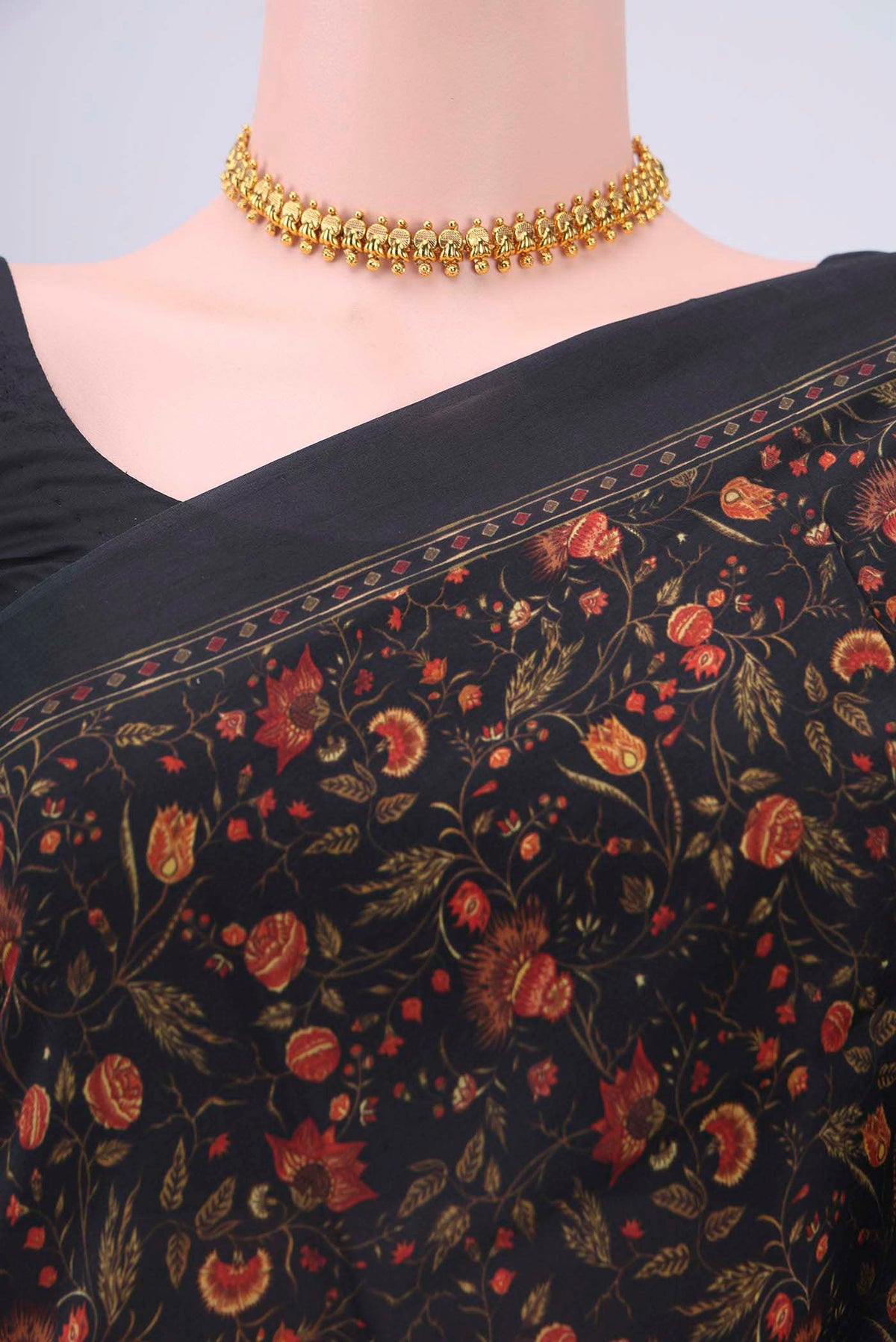 Border image of Black Printed Silk Saree with Printed design on the body and Lace Border