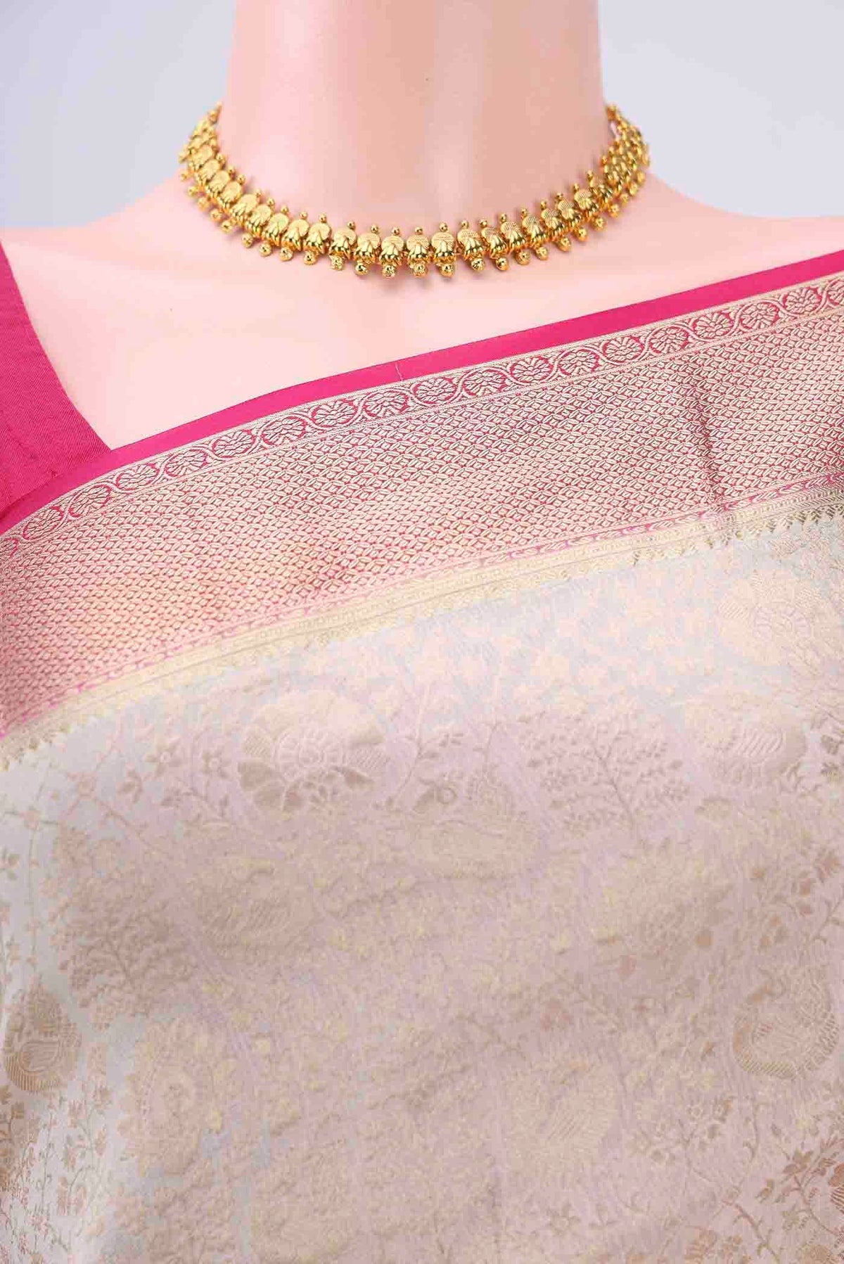 Border image of Off White Mysore Crepe Saree with Zari Brocade on the body and Zari Border