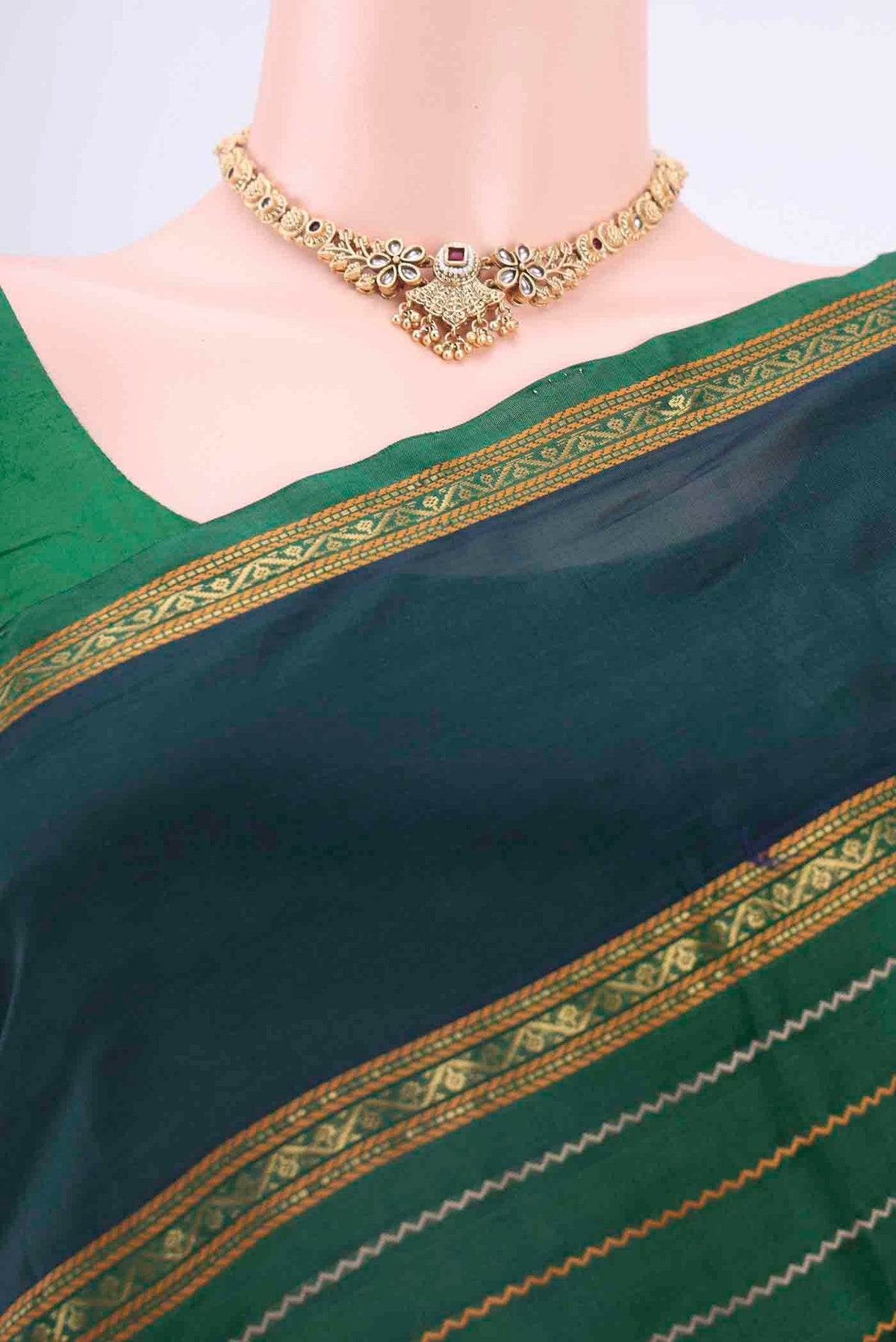 Border image of Green Silk Cotton Saree with Veldhari on the body and Zari Border