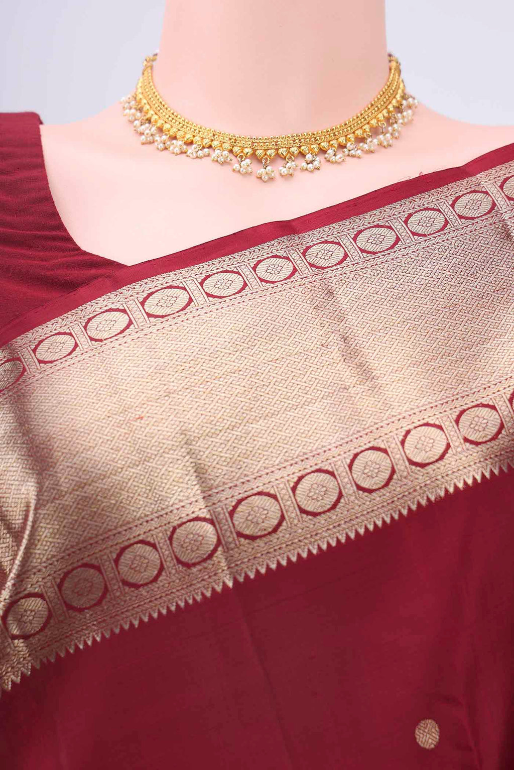Border image of Maroon Kanchipuram Saree with Zari Butta on the body and Zari Border