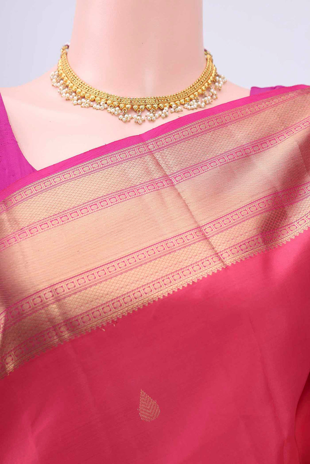 Border image of Pink Nangavalli Silk [ Salem ] Saree with Zari Butta on the body and Zari Border