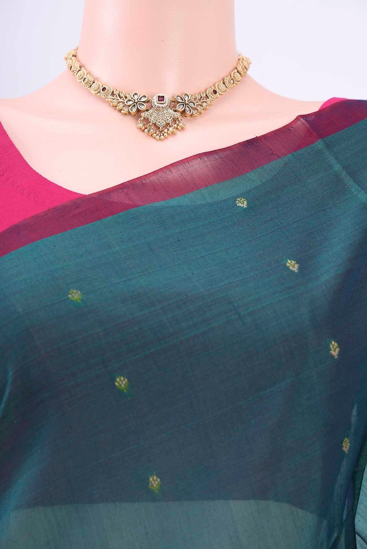 Border image of Bottle Green Kora Cotton Saree with Zari Butta on the body and Zari Border