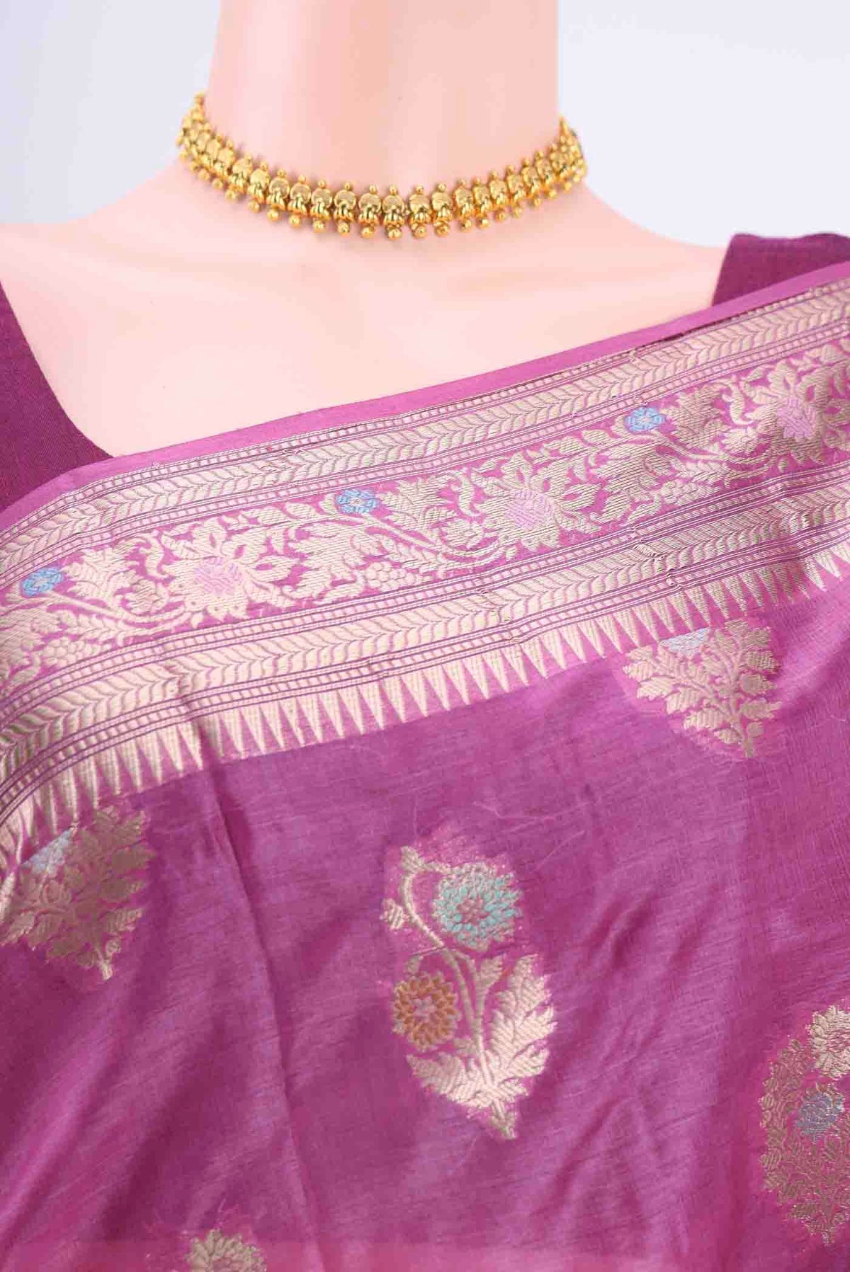 Border image of Magenta Banarasi Tussar Silk Saree with Zari And Thread Butta on the body and Zari Border
