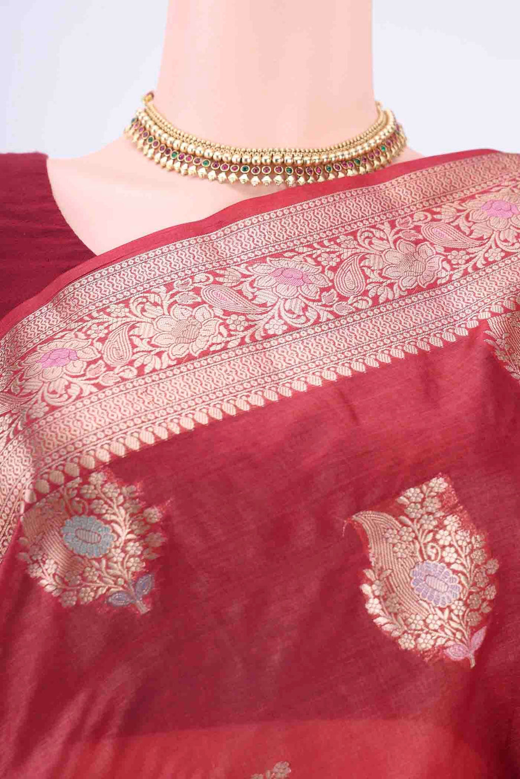 Border image of Maroon Banarasi Tussar Silk Saree with Zari And Thread Butta on the body and Zari And Thread Border