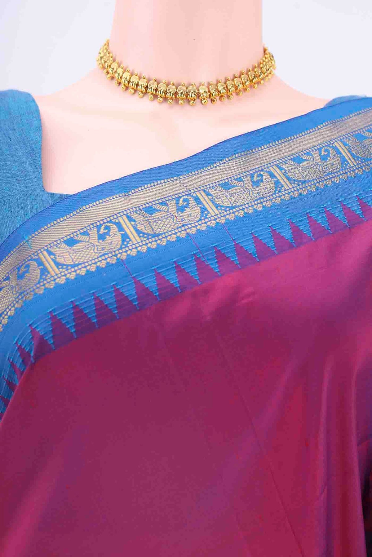 Border image of Magenta Blended Bangalore Silk Saree with Plain Body and Temple Border