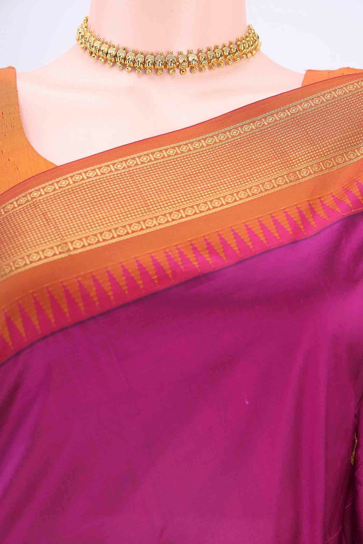 Border image of Magenta Blended Bangalore Silk Saree with Zari Butta on the body and Zari Border