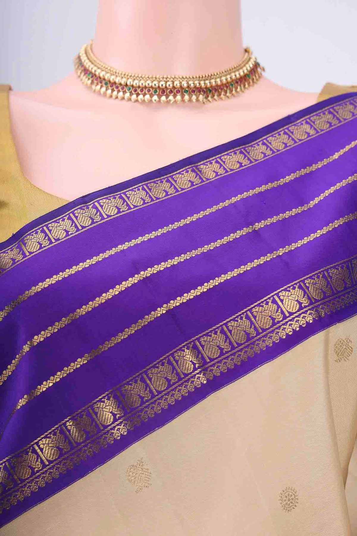 Border image of Pure Silk Pure Zari Off White Kanchipuram Saree with Zari Butta on the body and Zari Border