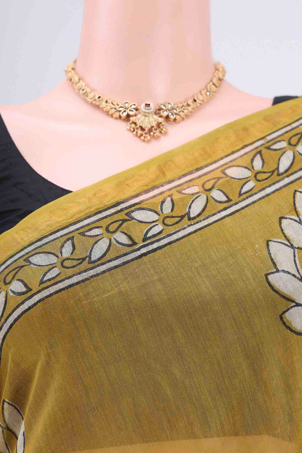 Border image of Mehandi Green Chanderi Silk Saree with Printed design on the body and Zari Border. 