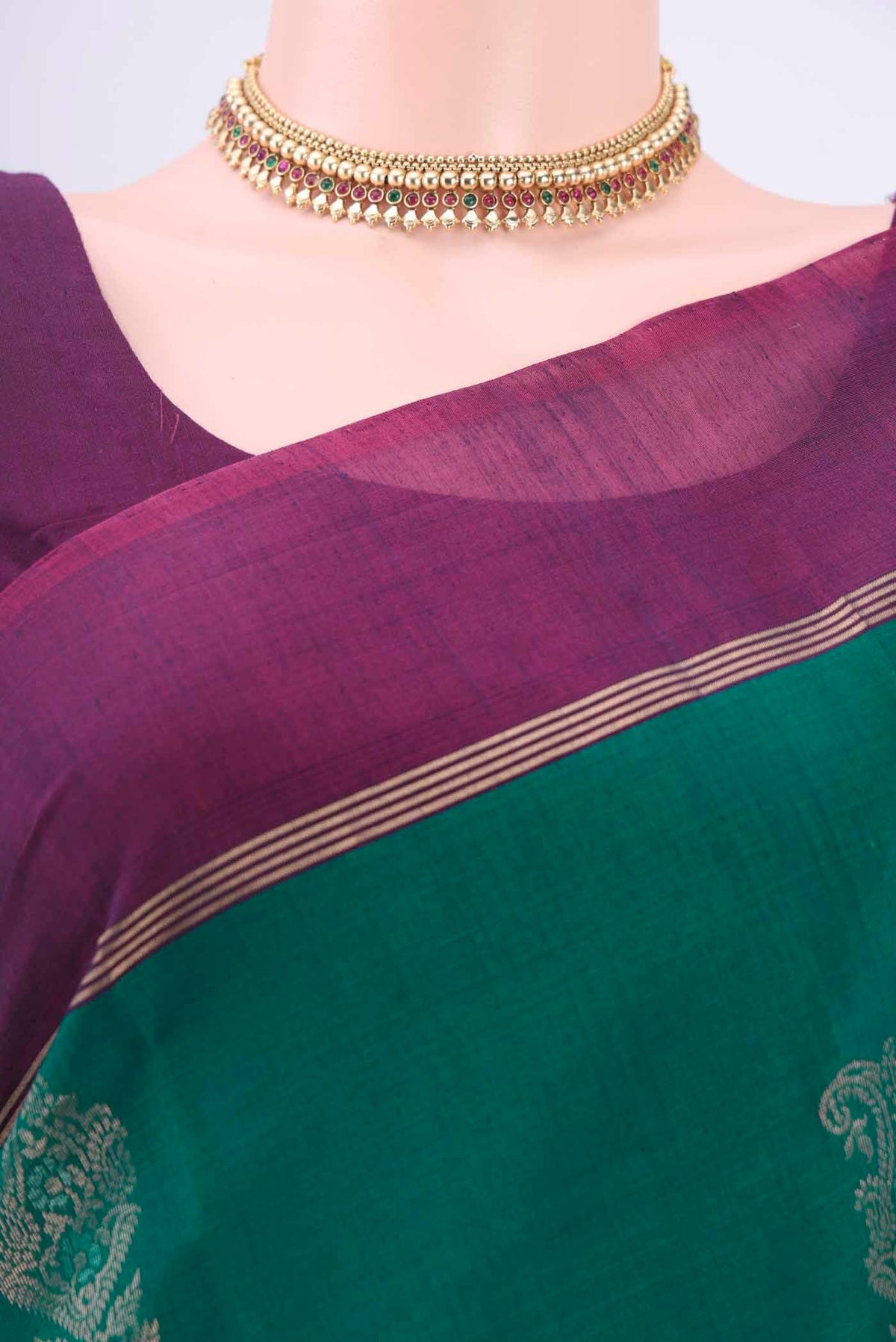 Border image of Bottle Green Kora Cotton Saree with Zari Butta on the body and Zari Border