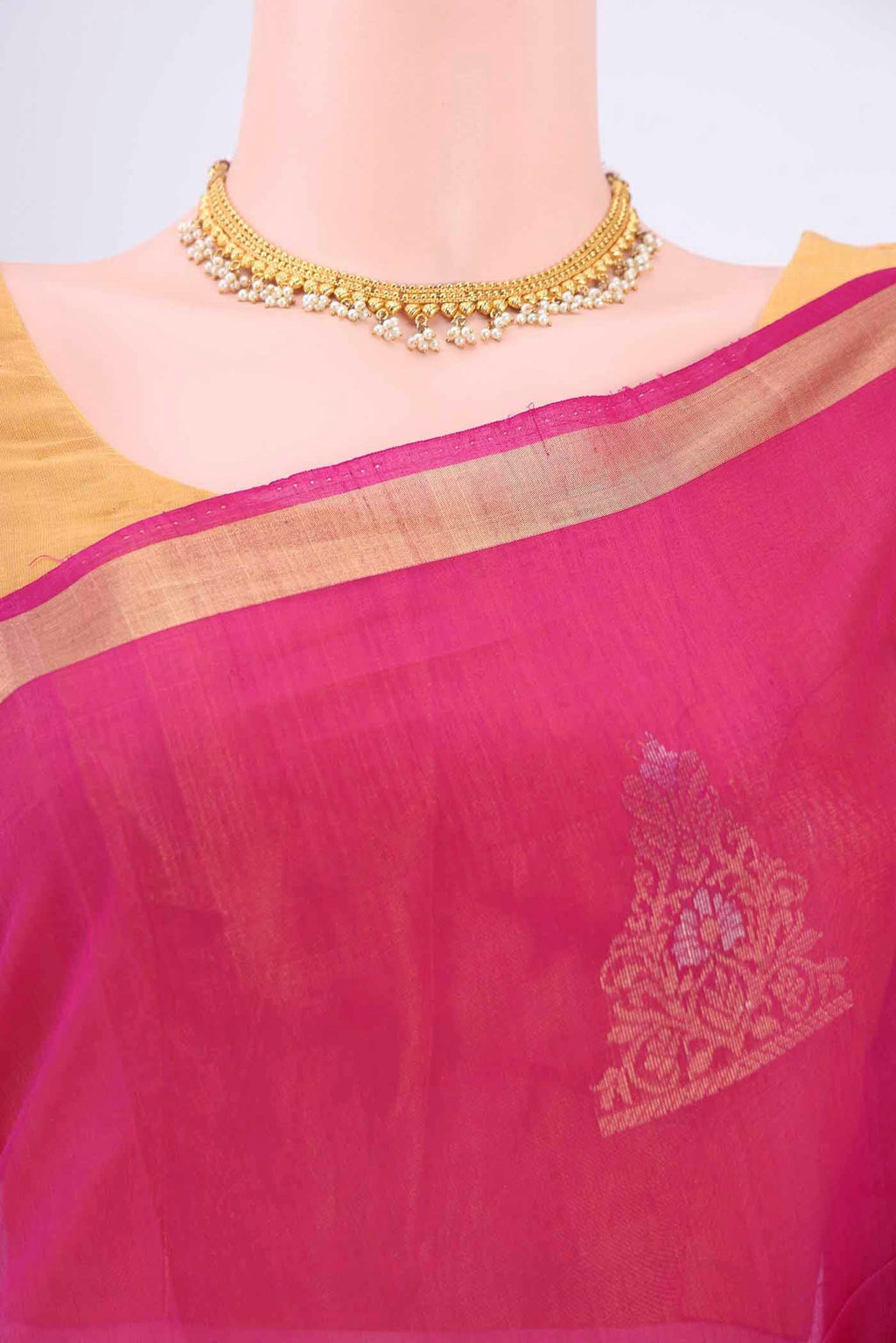 Border image of Dark Pink Kora Cotton Saree with Zari Butta on the body and Zari Border