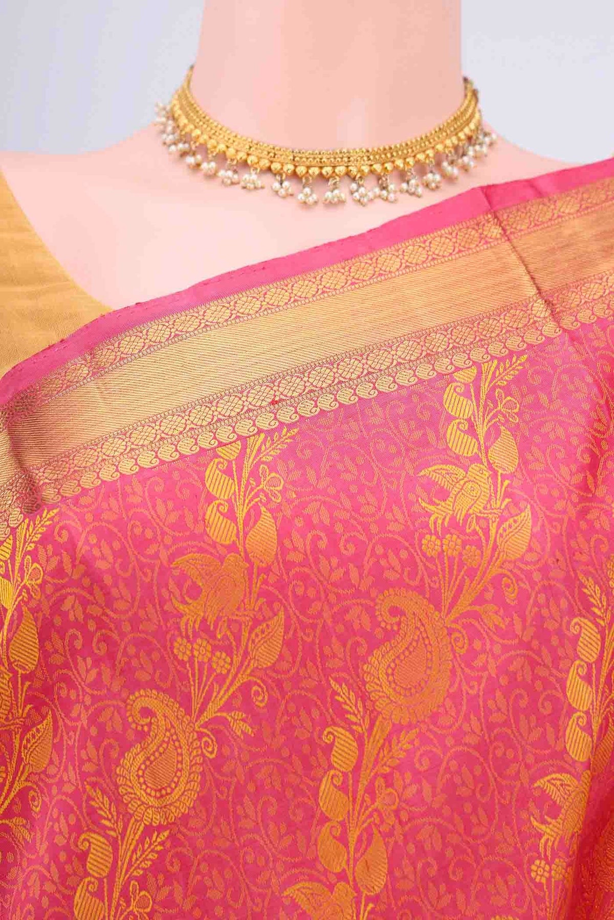 Border image of Pink Kanchipuram Saree with Jacquard design on the body and Zari Border