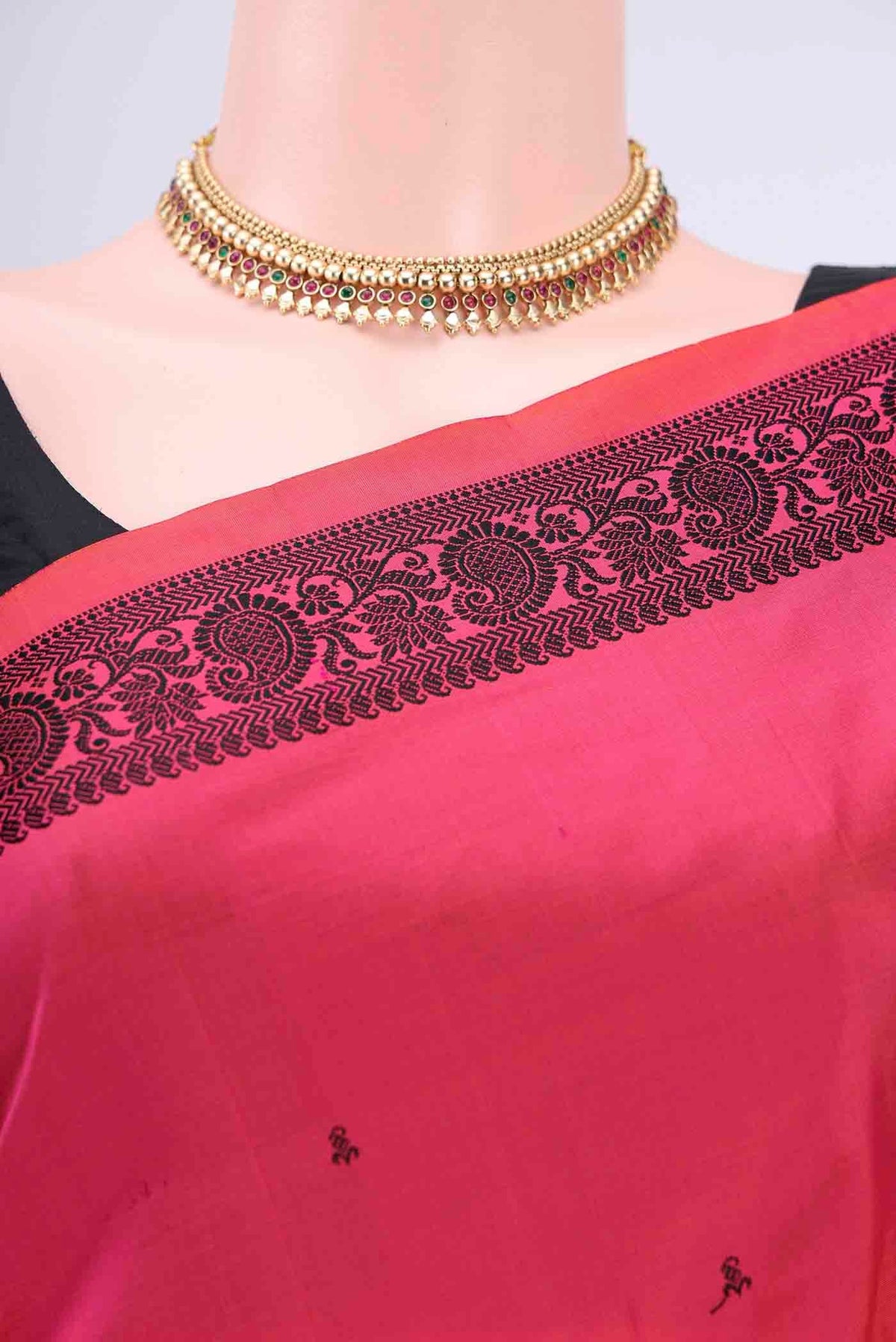 Border image of Pink Kanchipuram Silk Saree with Thread Butta on the body and Thread Border