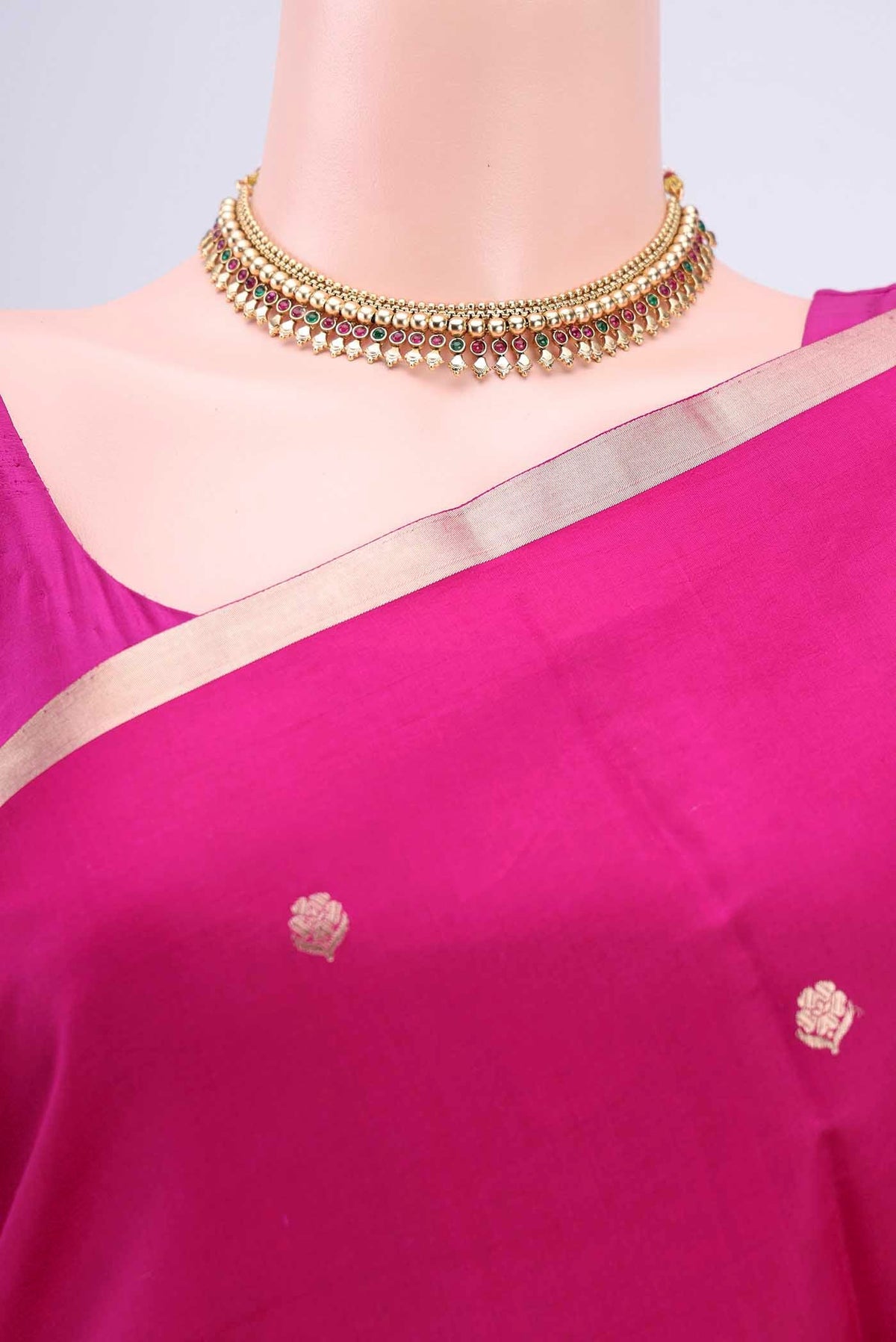 Border image of Rani Pink Banarasi Silk Saree with Zari Butta on the body and Thin Zari Line