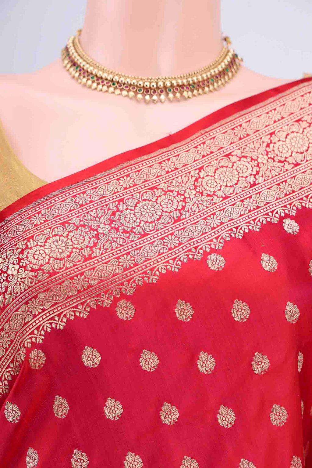 Border image of Dark Pink Banarasi Silk Saree with Zari Butta on the body and Zari Border