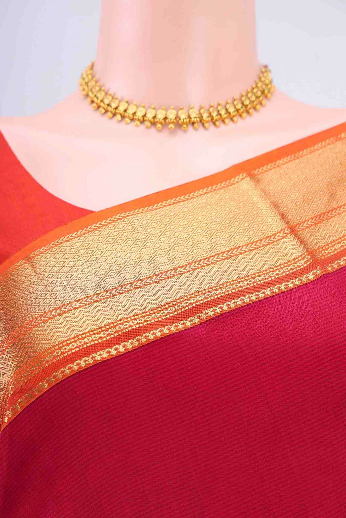 Border image of Rani Pink Maheshwari Silk Cotton Saree with Plain Body and Zari Border