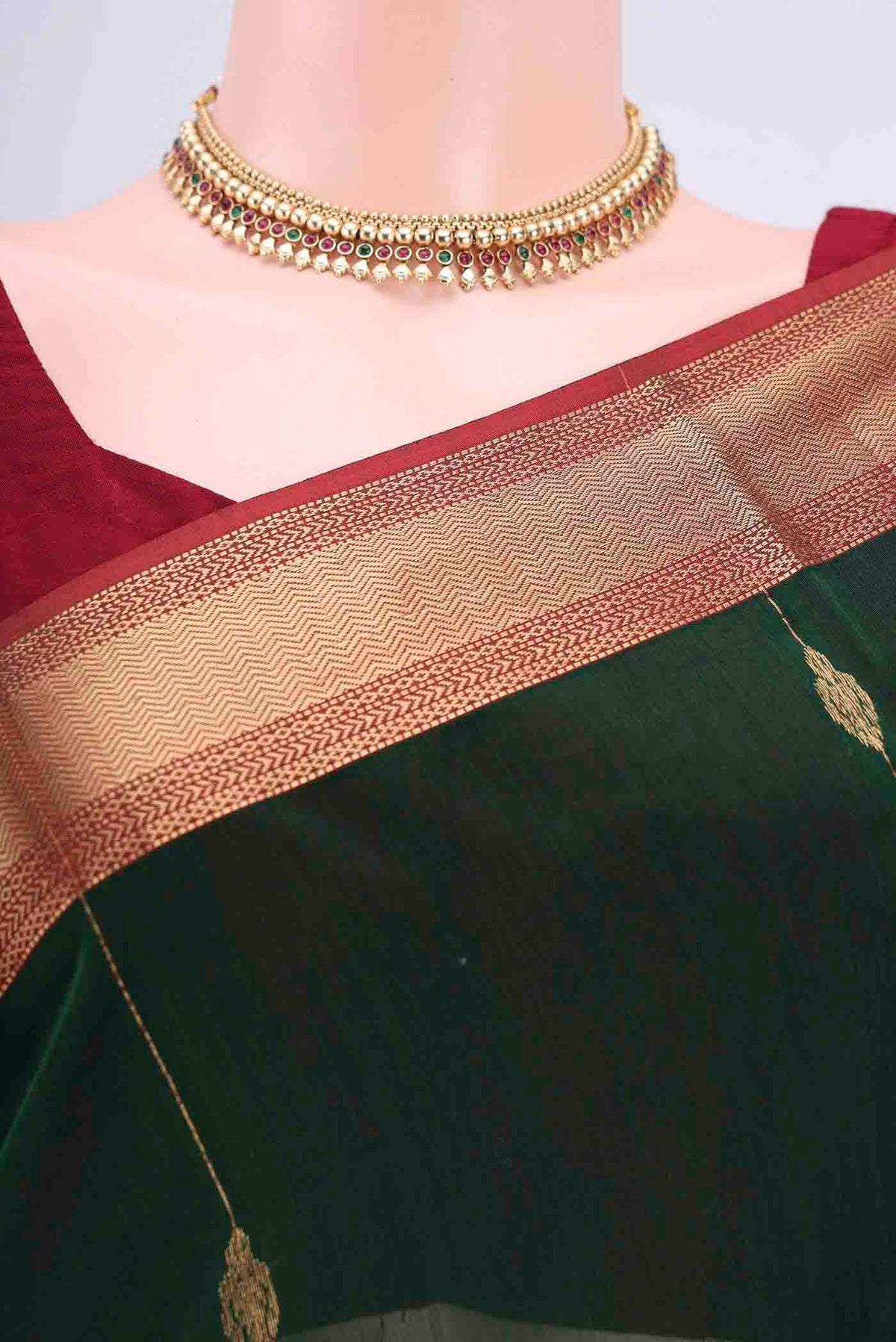 Border image of Bottle Green Maheshwari Silk Cotton Saree with Zari Butta on the body and Zari Border