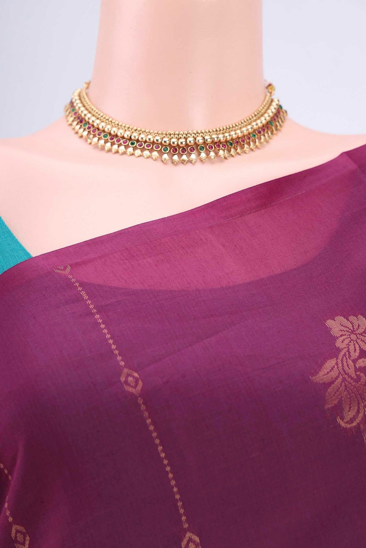 Border image of Mauve Kora Cotton Saree with Zari Butta on the body and Zari Border. 
