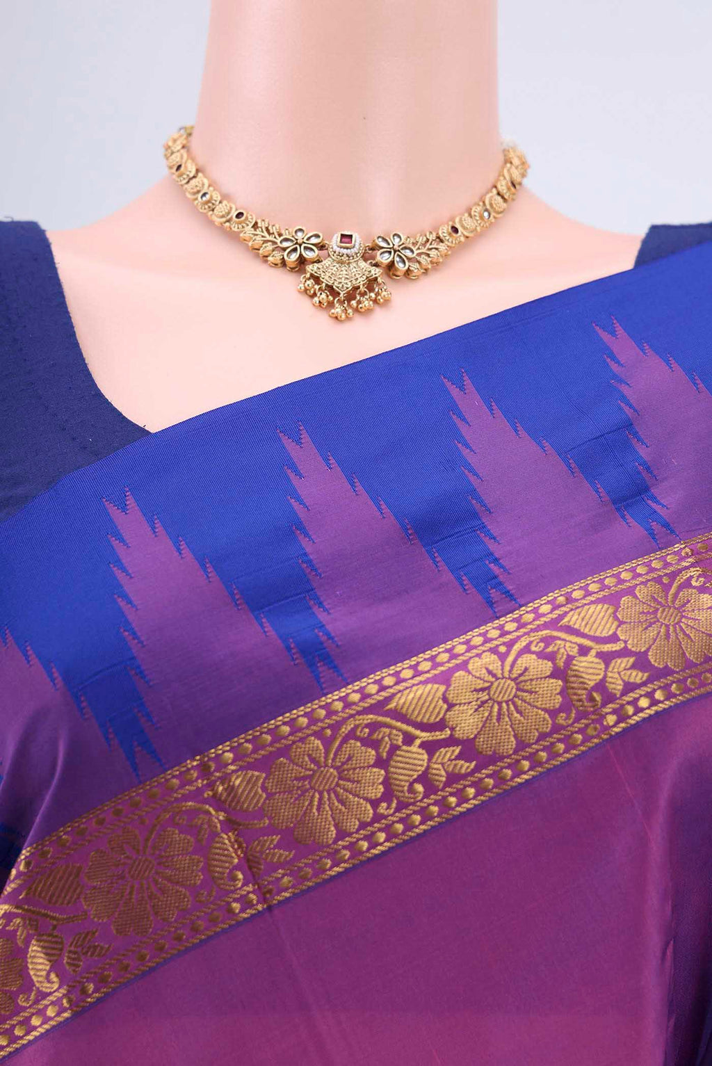 Border image of Mauve Dual Tone Blended Bangalore Silk Saree with Plain Body and Temple Border. 