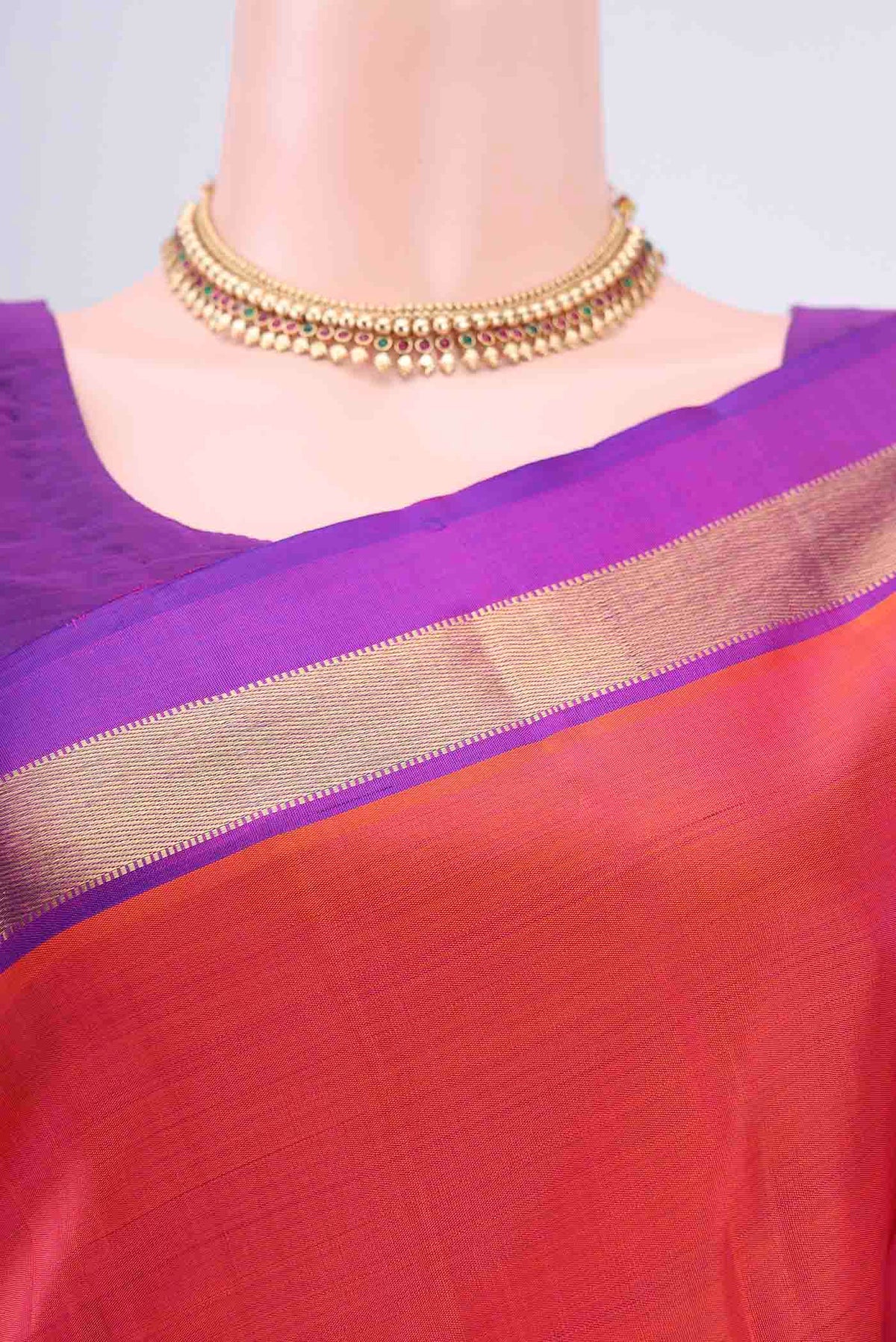 Border image of Dark Pink Dual Tone Kanjivaram Silk Saree with Plain Body and Zari Border. 