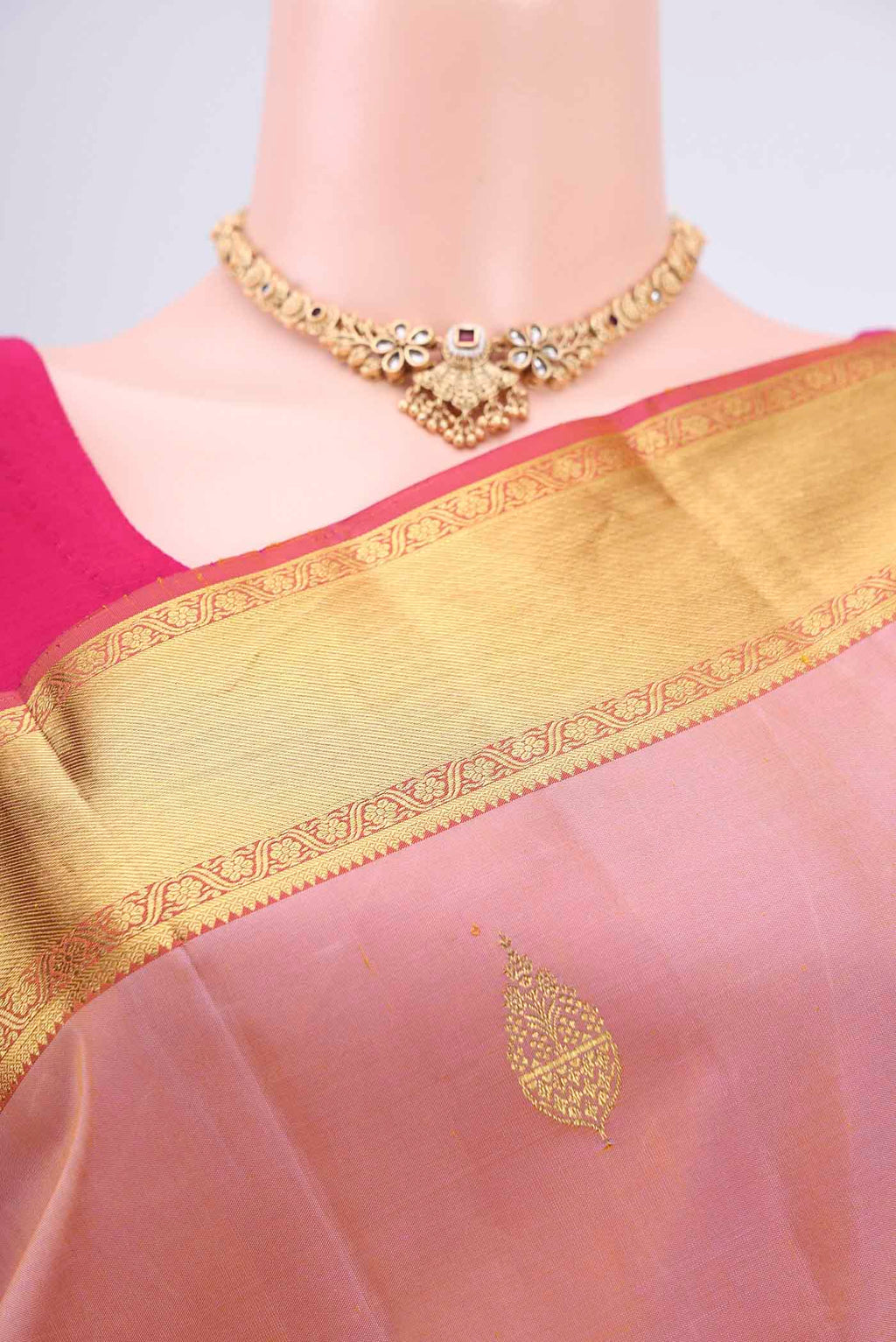 Border image of Peach Dual Tone Nangavalli Silk [ Salem ] Saree with Zari Butta on the body and Zari Border. 