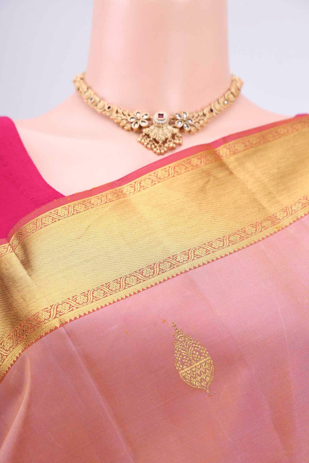 Border image of Peach Dual Tone Nangavalli Silk [ Salem ] Saree with Zari Butta on the body and Zari Border. 