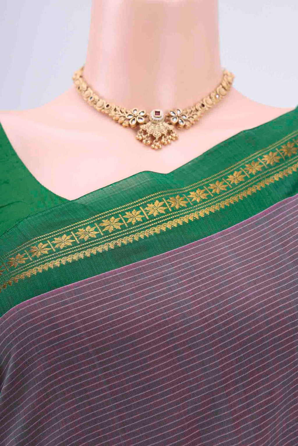 Border image of Purple Dual Tone Gadwal cotton Saree with Stripes on the body and Zari Border