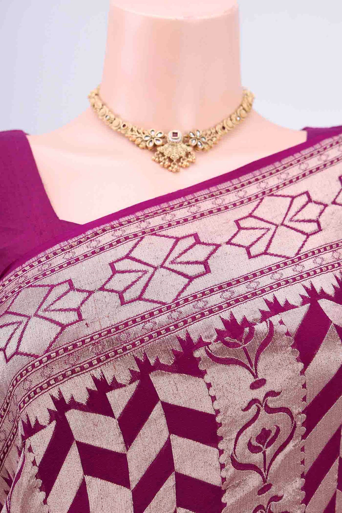 Border image of Purple Banarasi Georgette Saree with Zari Brocade on the body and Zari Border. 