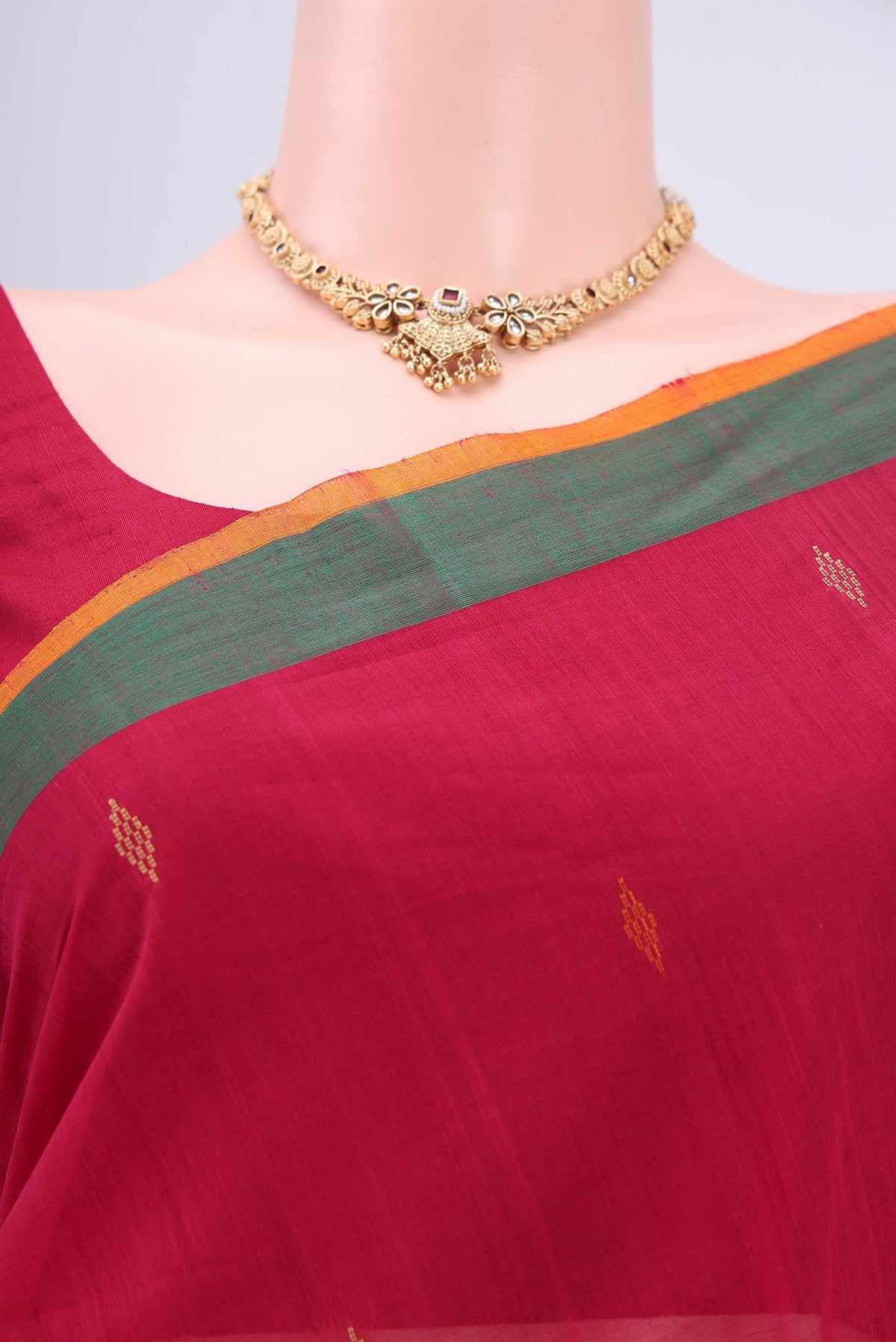 Border image of Dark Pink Coimbatore Cotton Saree with Thread Butta on the body and Zari Border. 