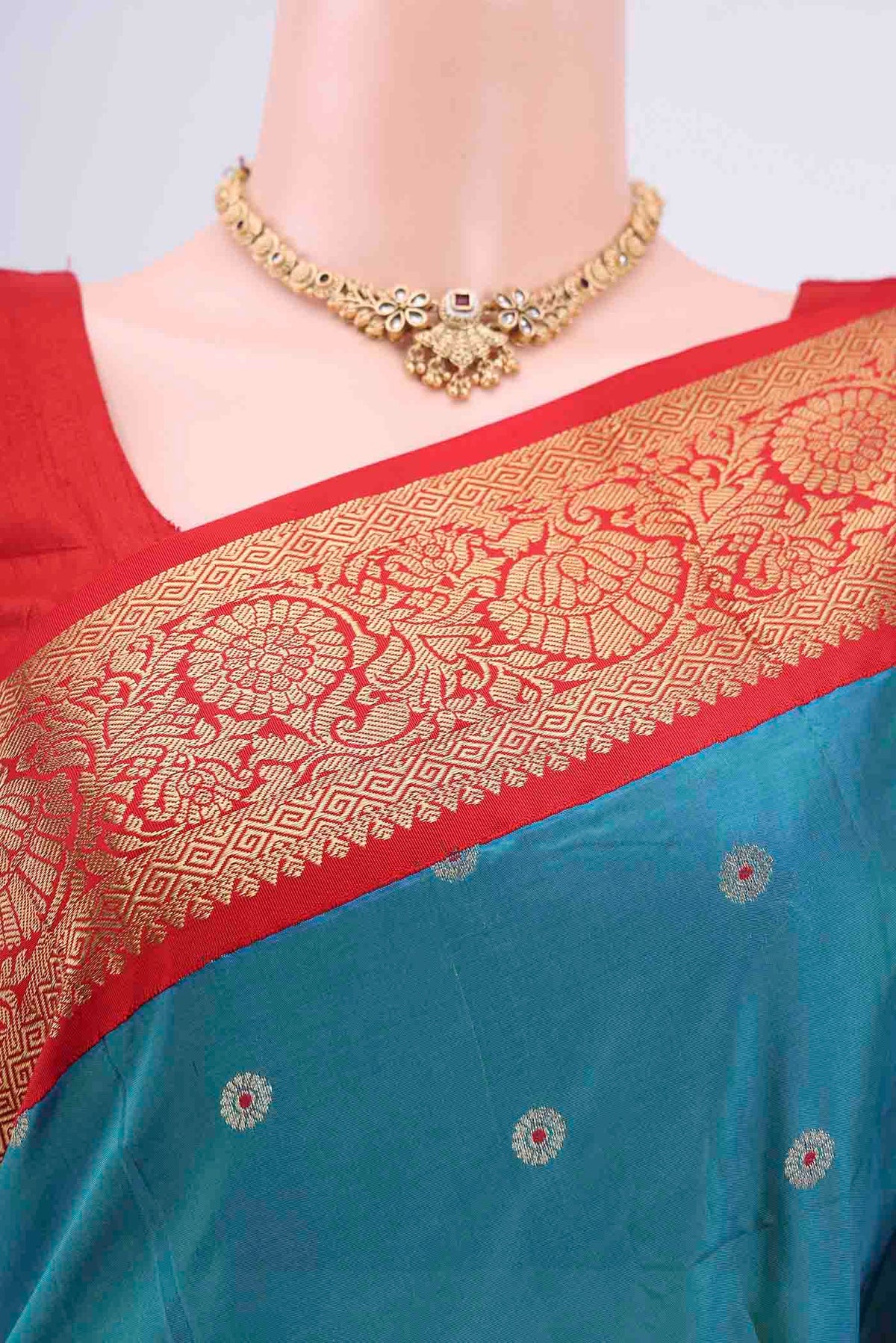Border image of Blue Dual Tone Blended Bangalore Silk Saree with Zari Butta on the body and Zari Border. 