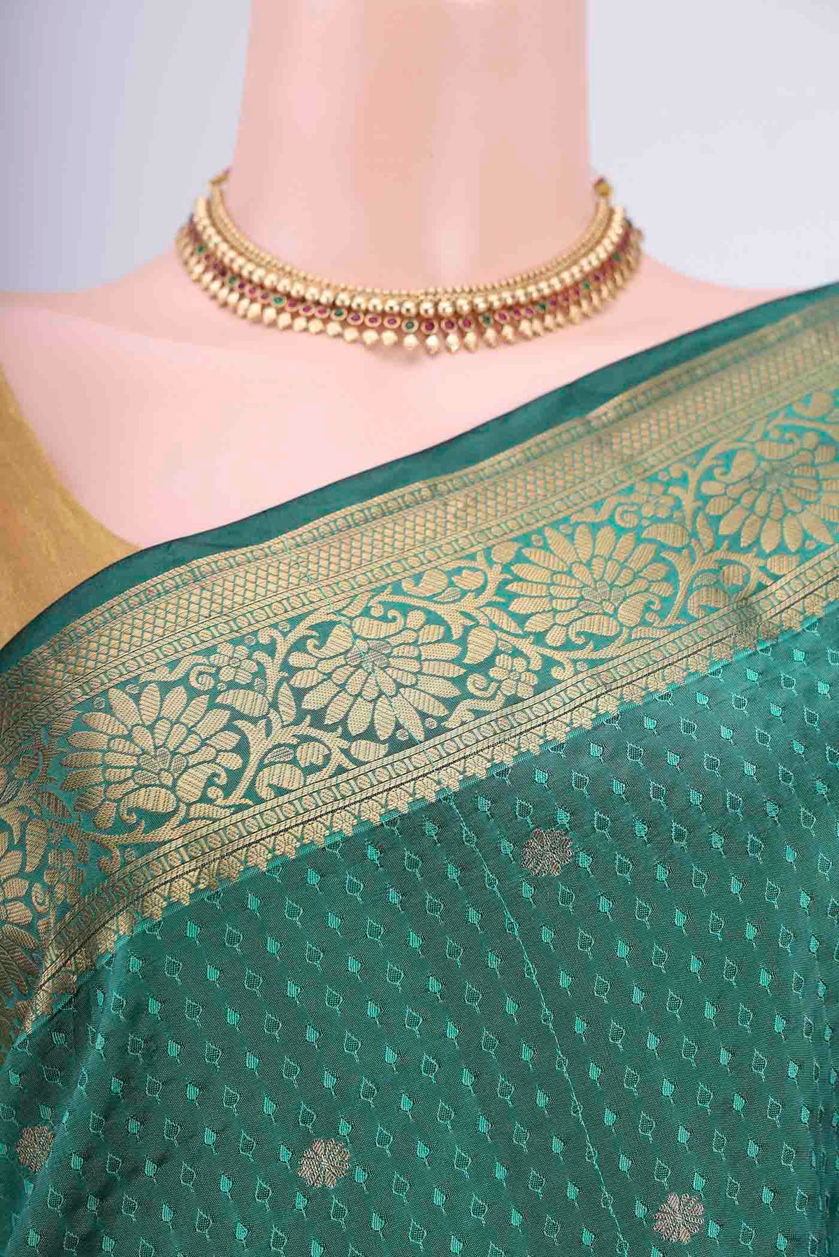Border image of Sea Green Blended Bangalore Silk Saree with Jacquard With Zari Butta on the body and Zari Border. 