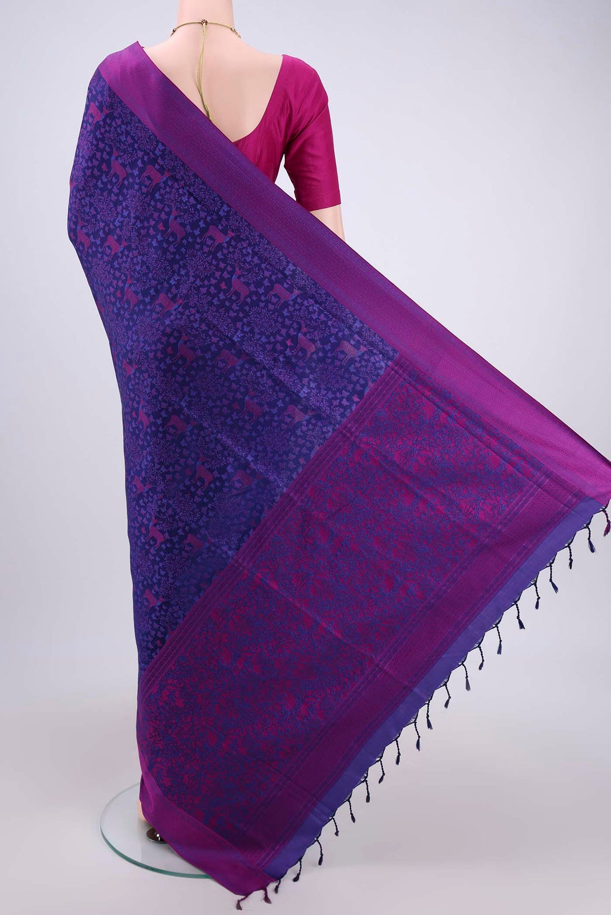 Flat view of Purple Soft Silk Saree with Jacquard design on the body and Thread Border. 
