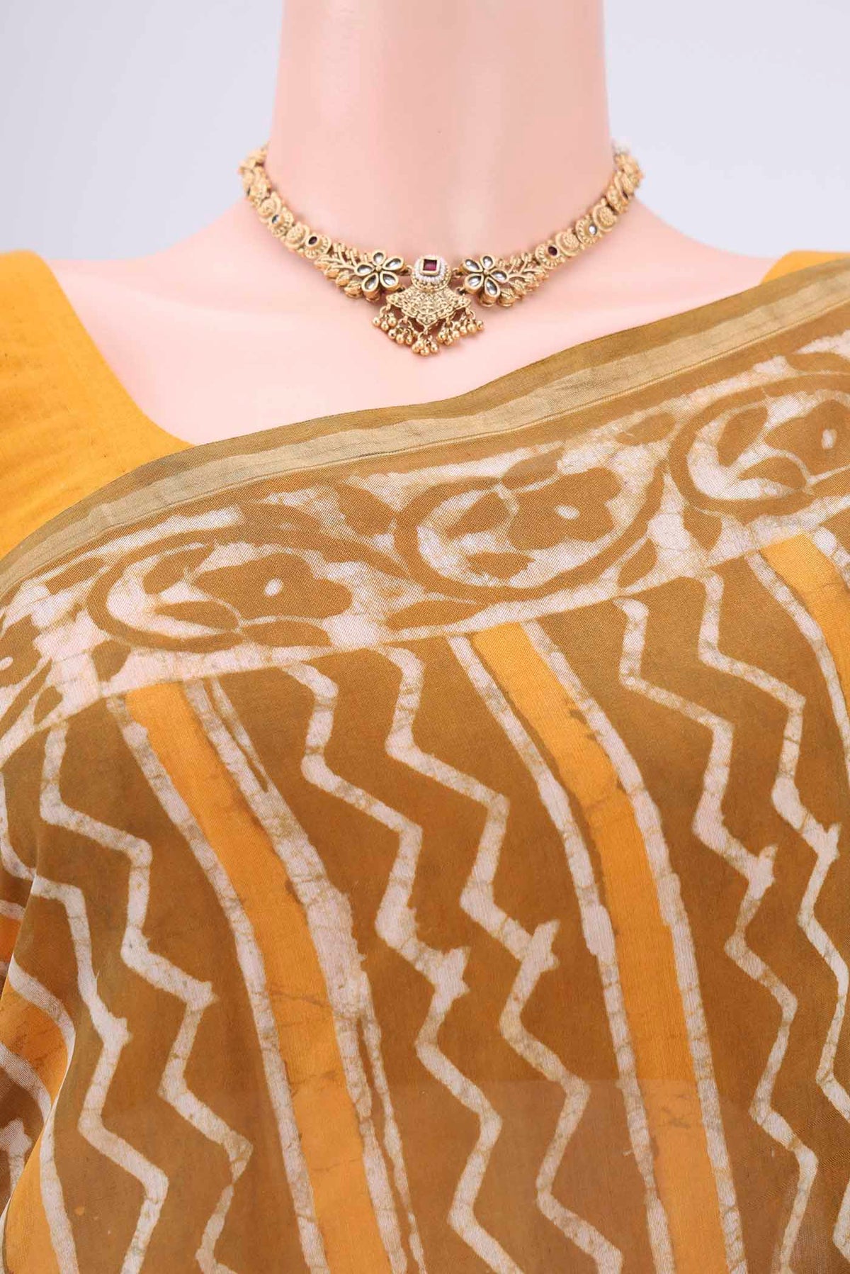 Border image of Mehandi Green Chanderi Silk Saree with Batik Print on the body and Zari Border. 