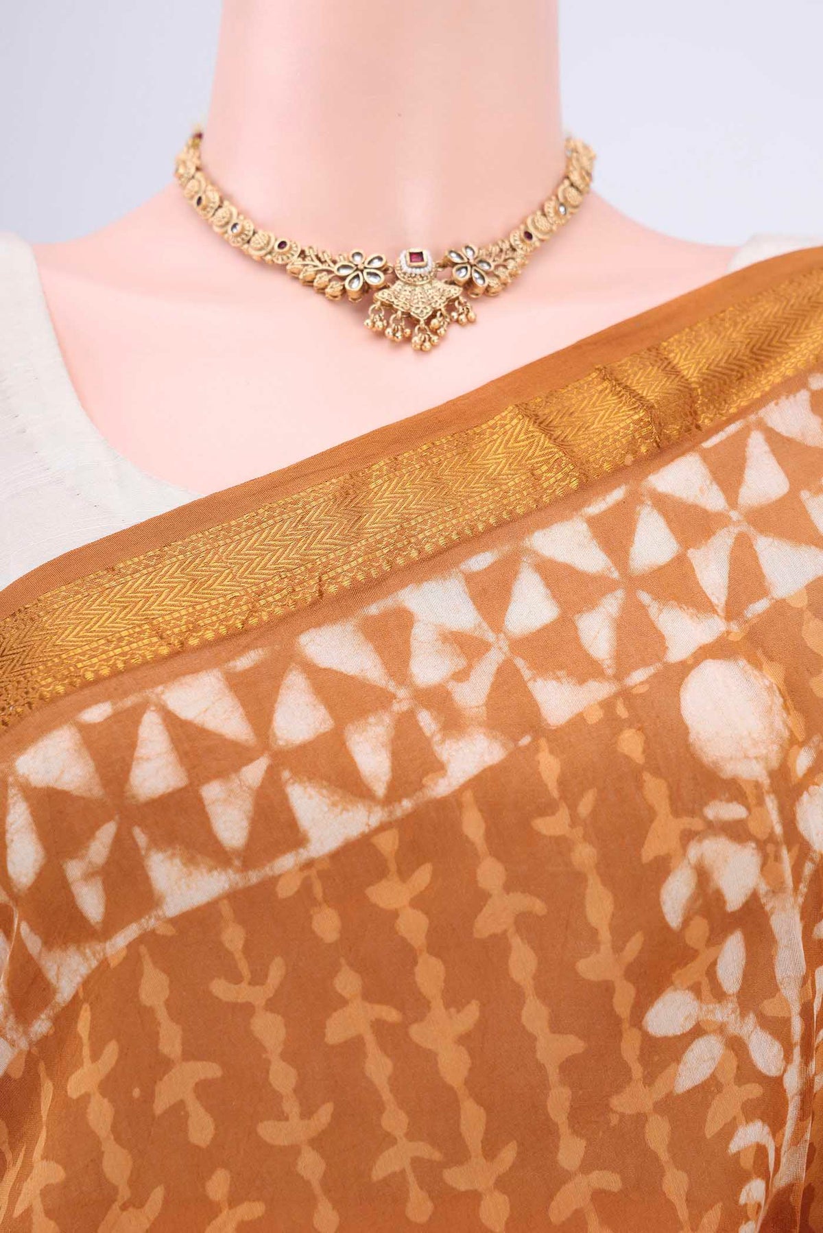 Border image of Rust Maheshwari Silk Cotton Saree with Printed design on the body and Zari Border. 