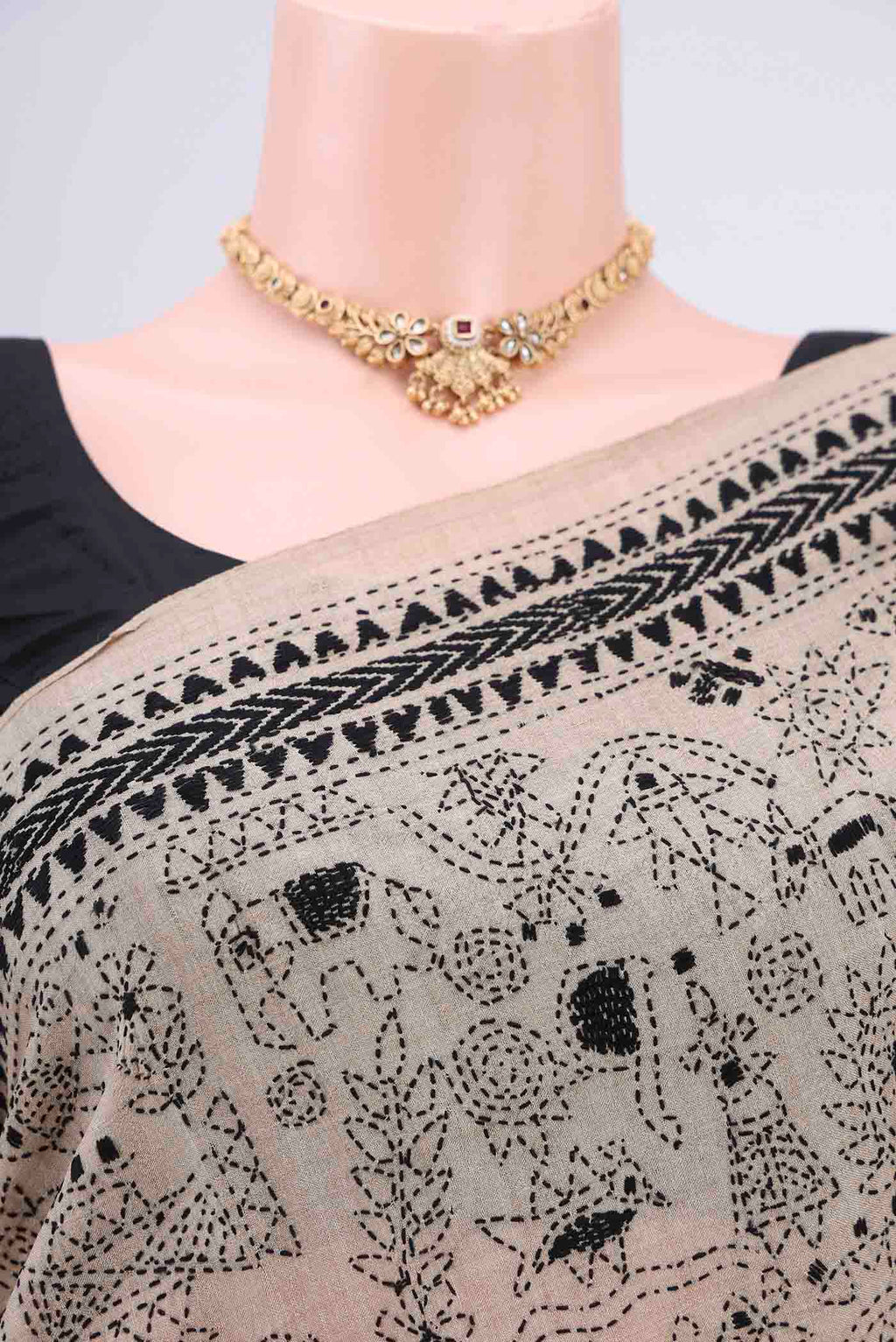 Border image of Beige Kantha Silk Saree with Kantha Work on the body and Thread Border. 